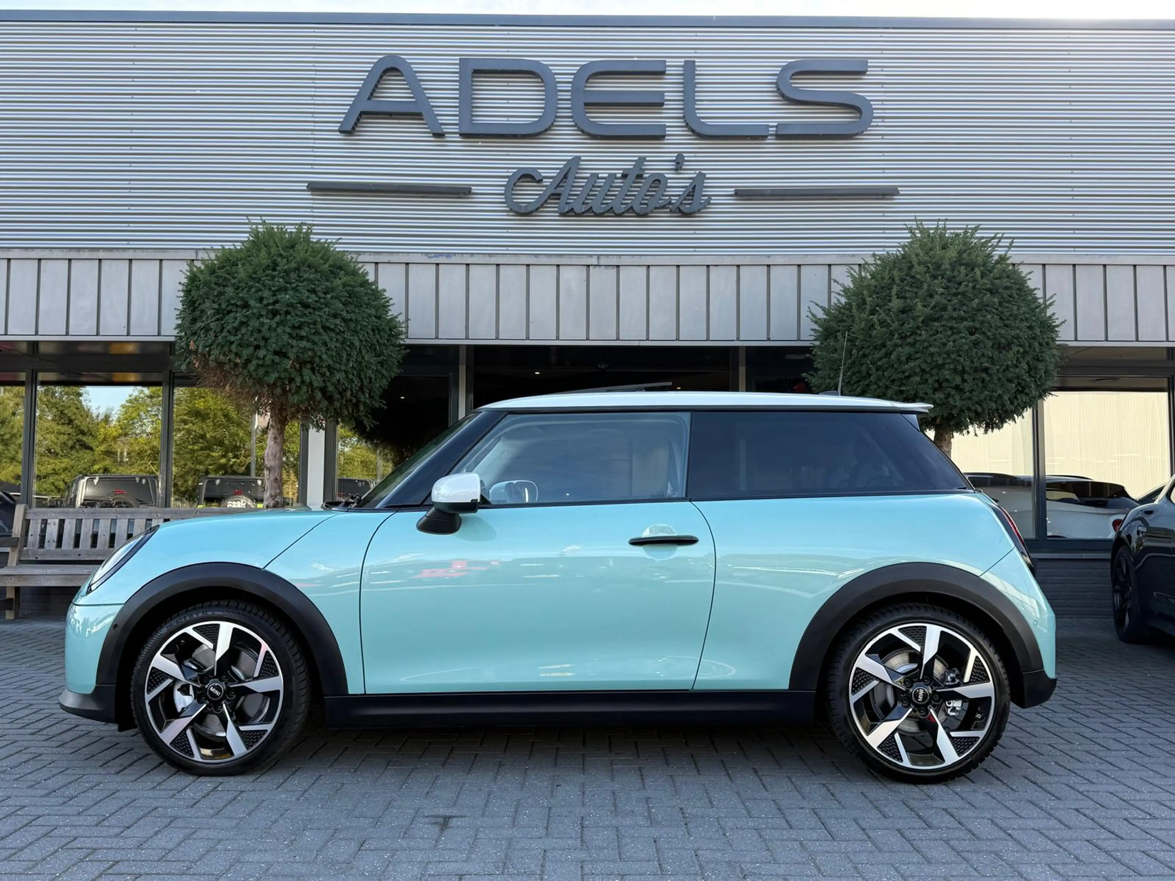 MINI Cooper S 2.0 Classic M Panodak HUD Camera Keyless Dealer On — photo 7
