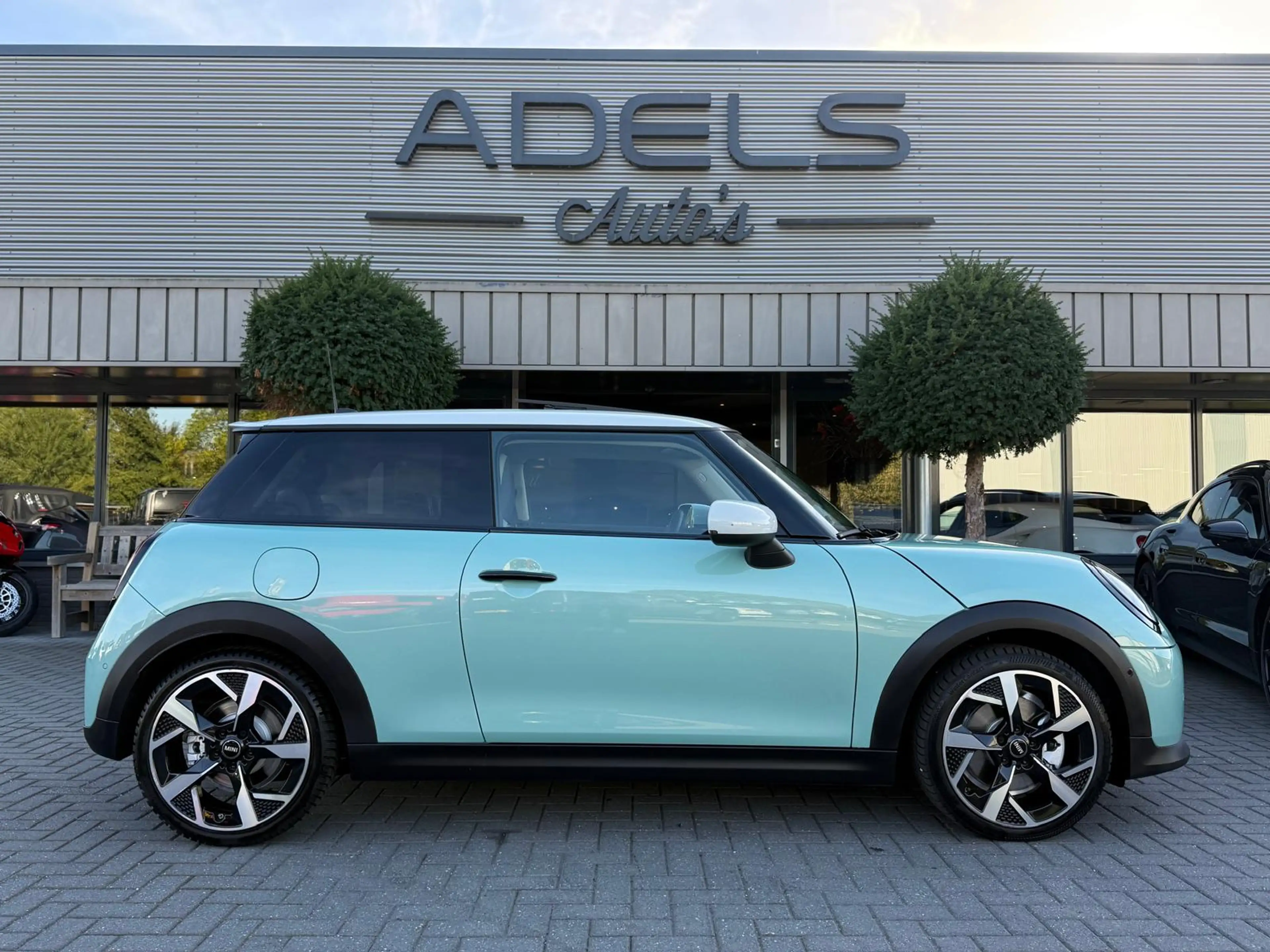 MINI Cooper S 2.0 Classic M Panodak HUD Camera Keyless Dealer On — photo 8
