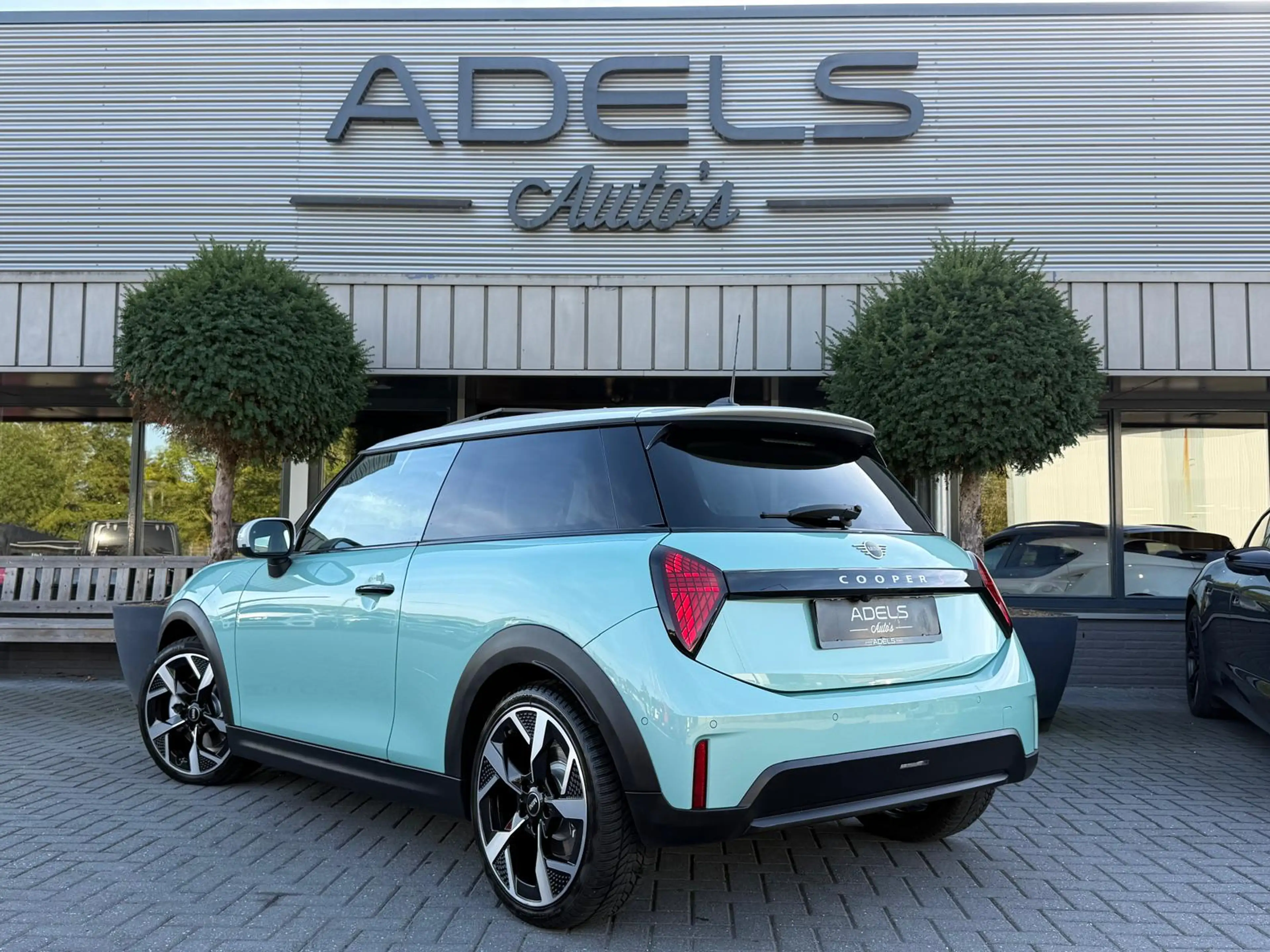 MINI Cooper S 2.0 Classic M Panodak HUD Camera Keyless Dealer On — photo 4