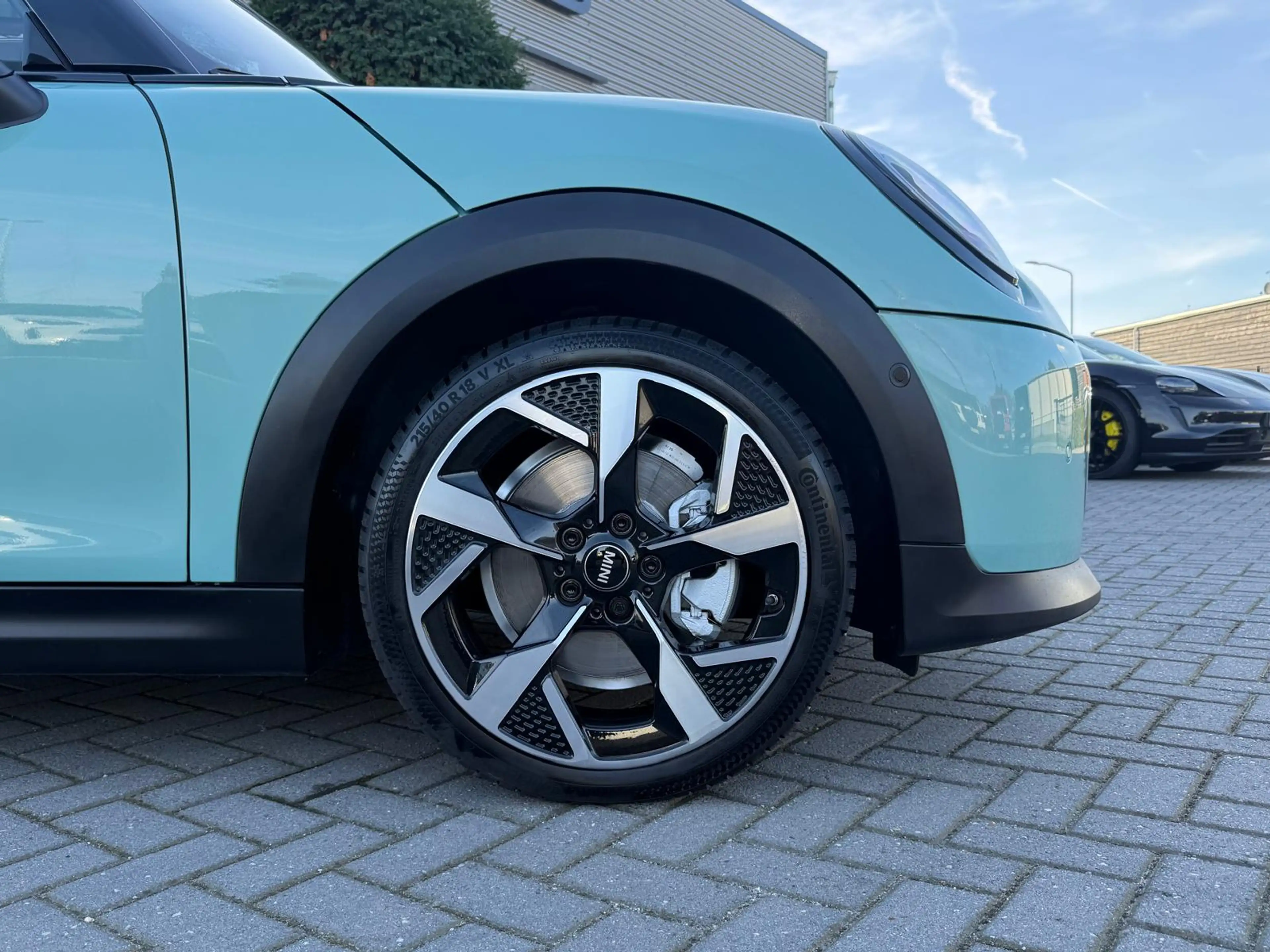 MINI Cooper S 2.0 Classic M Panodak HUD Camera Keyless Dealer On — photo 18