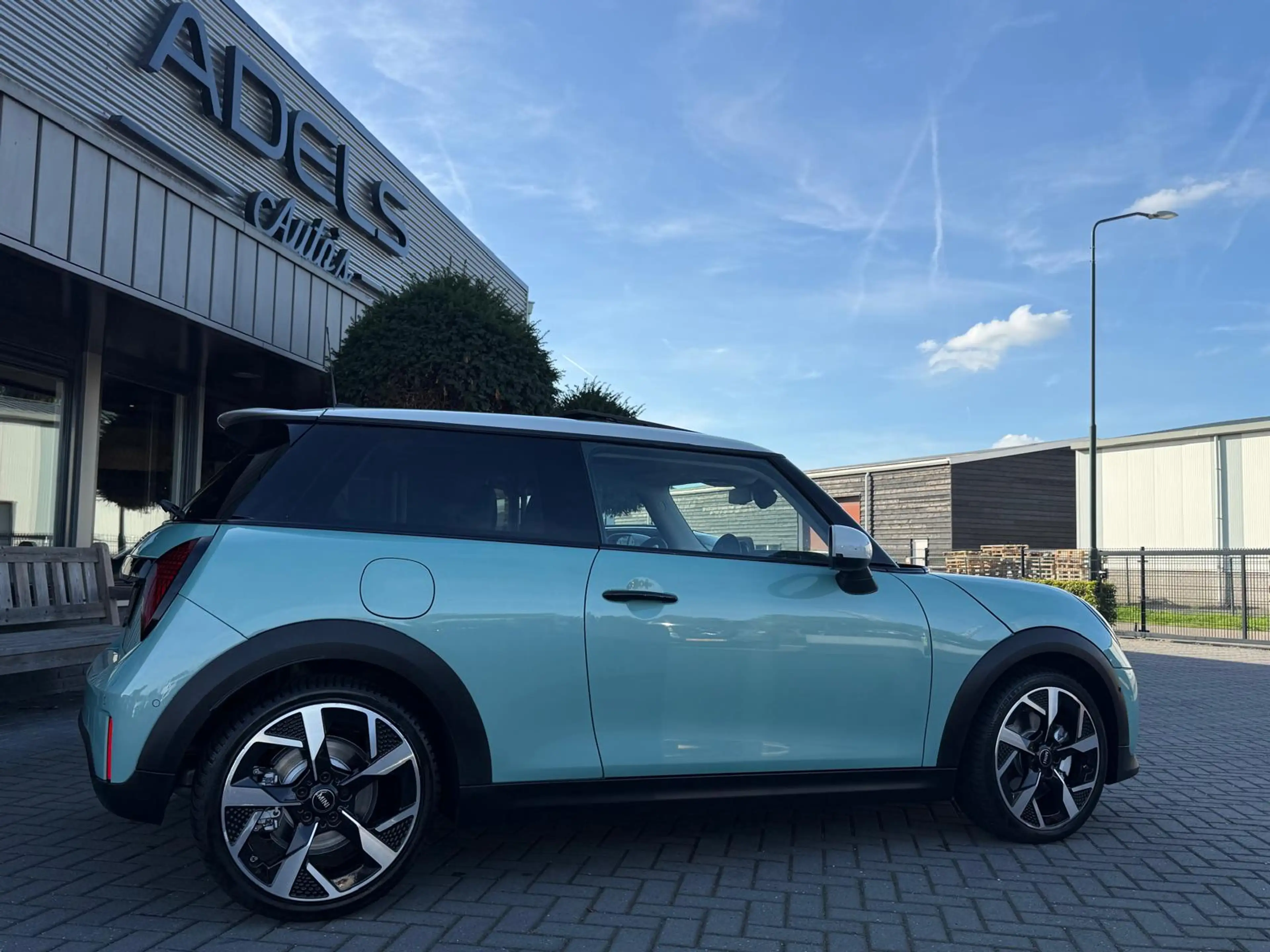 MINI Cooper S 2.0 Classic M Panodak HUD Camera Keyless Dealer On — photo 25