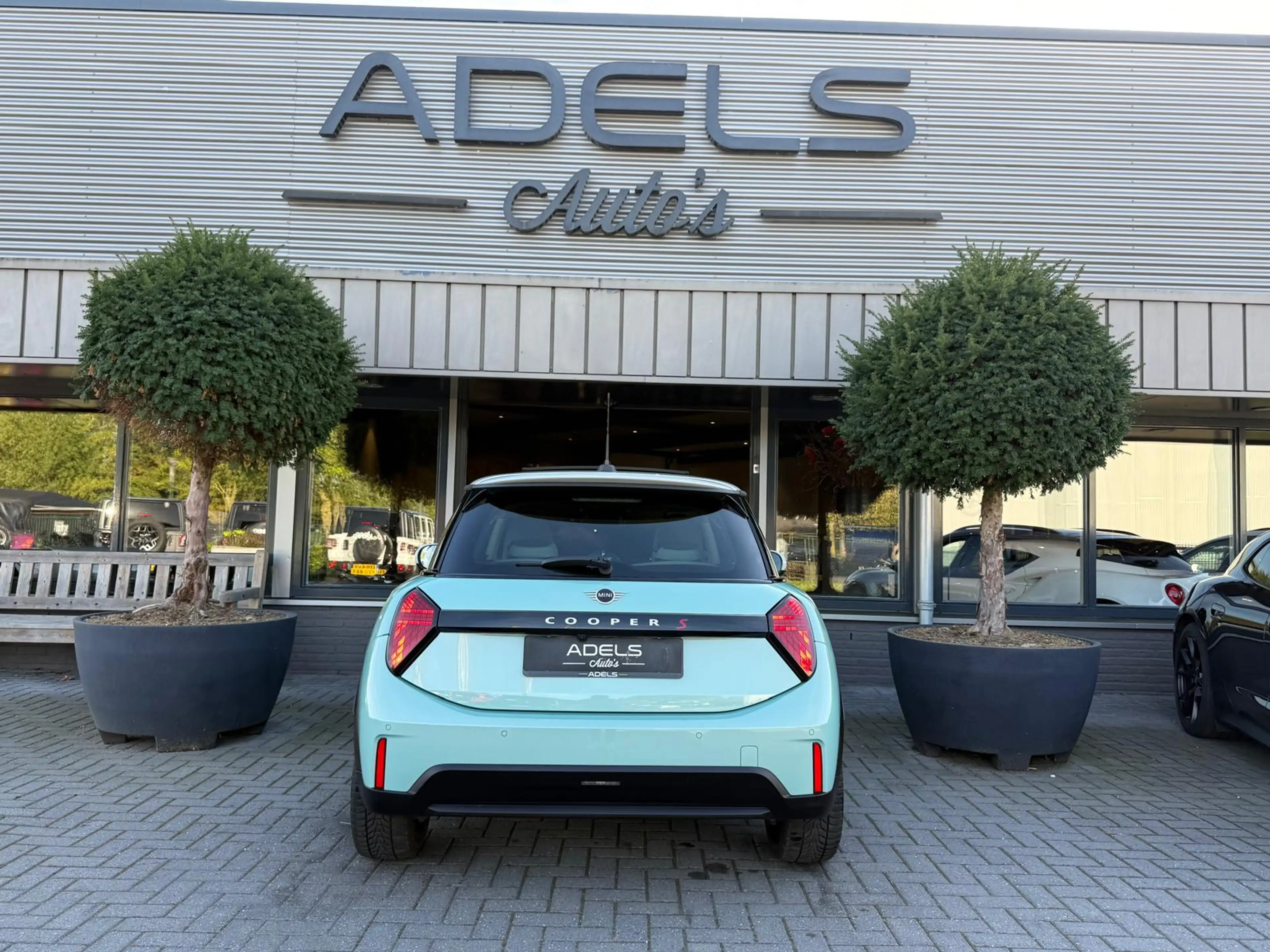 MINI Cooper S 2.0 Classic M Panodak HUD Camera Keyless Dealer On — photo 34