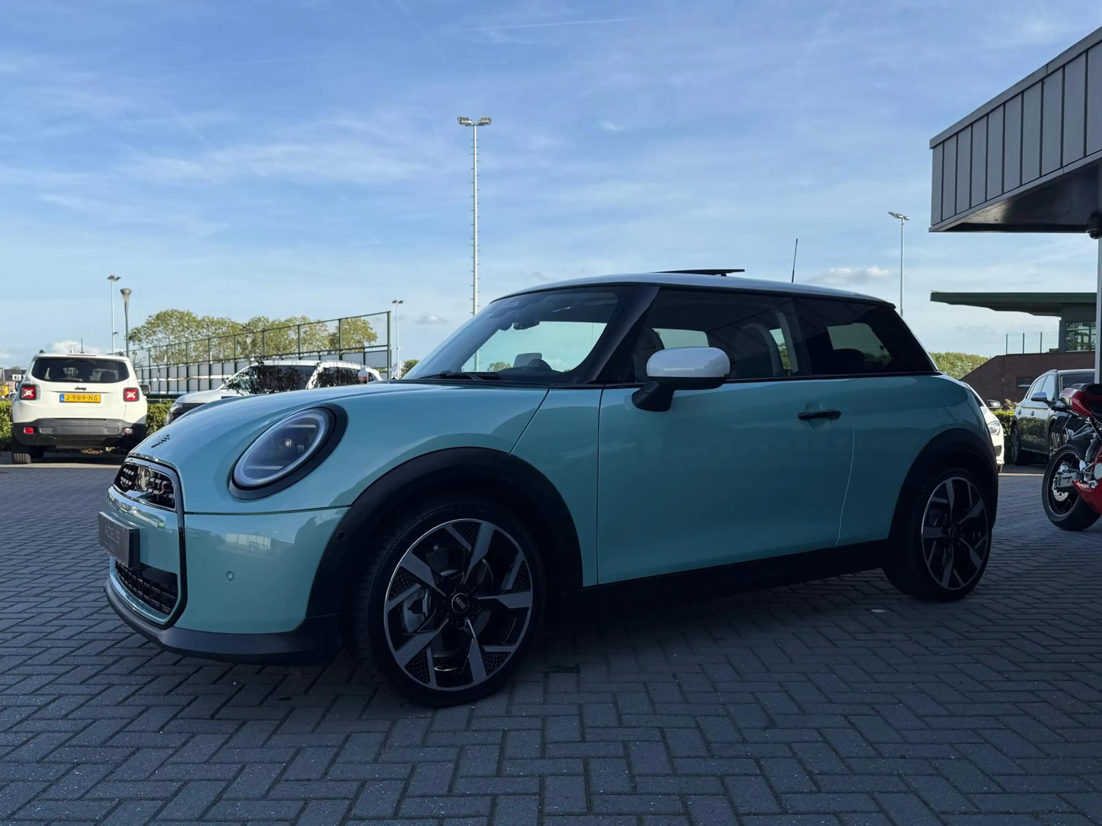 MINI Cooper S 2.0 Classic M Panodak HUD Camera Keyless Dealer On — photo 30