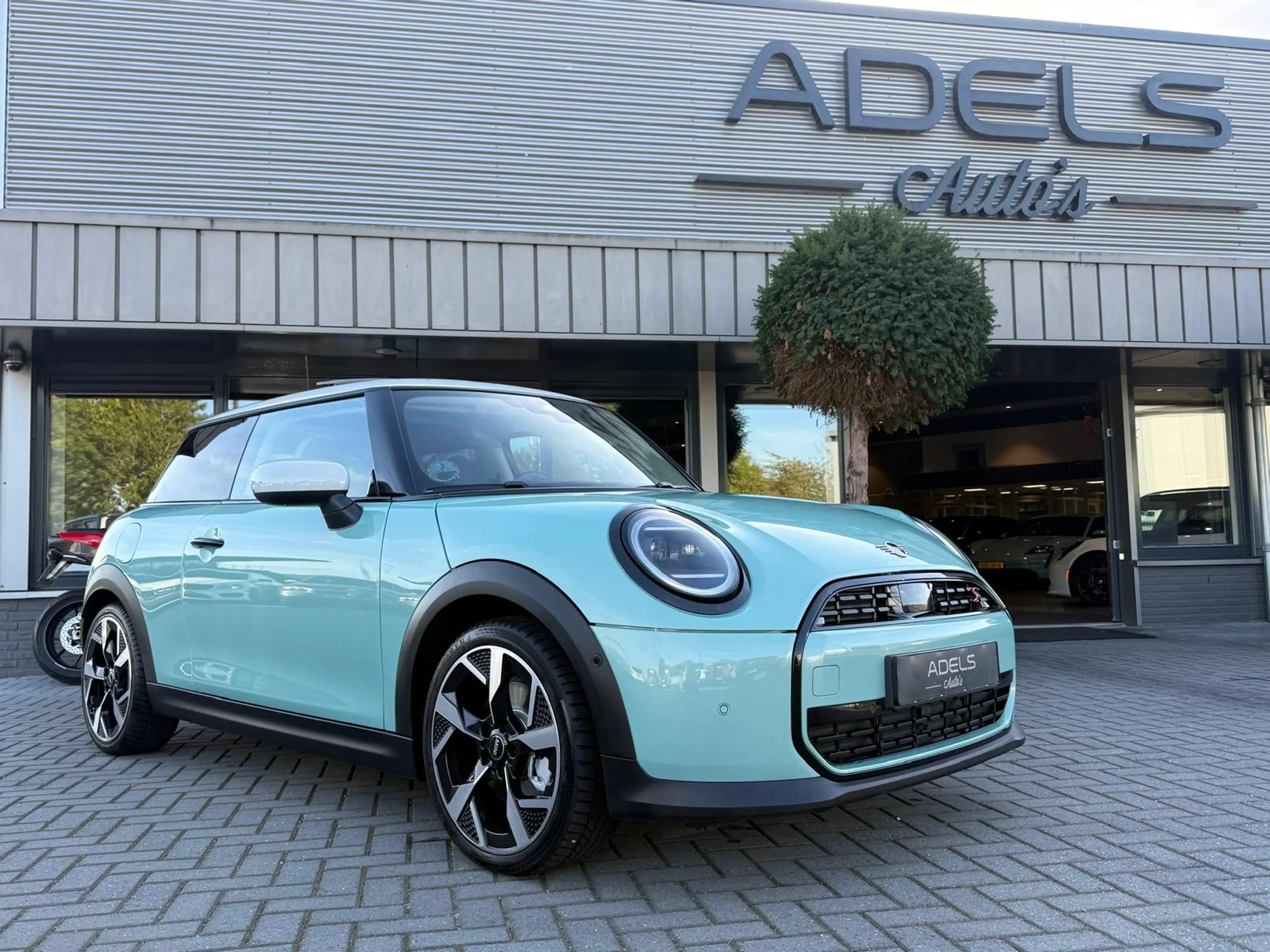 MINI Cooper S 2.0 Classic M Panodak HUD Camera Keyless Dealer On — photo 26