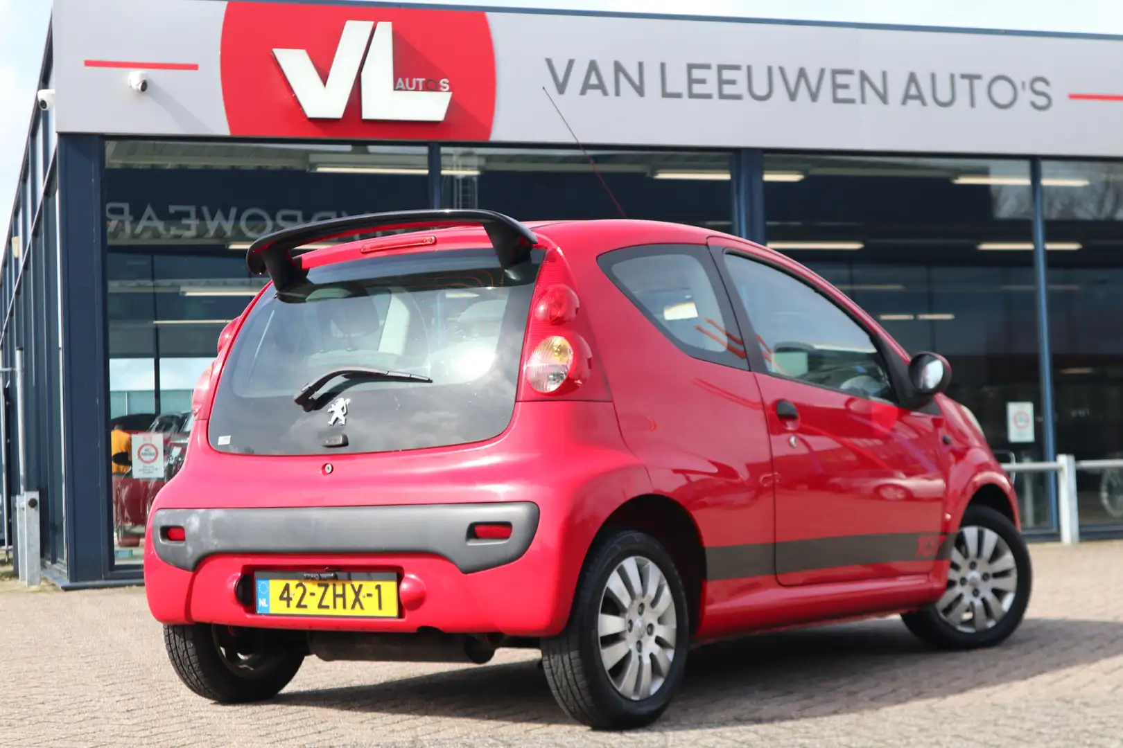 Peugeot 107 1.0-12V XR | 2 Sleutels | Apple Carplay | 08-03-25 Rood - 2