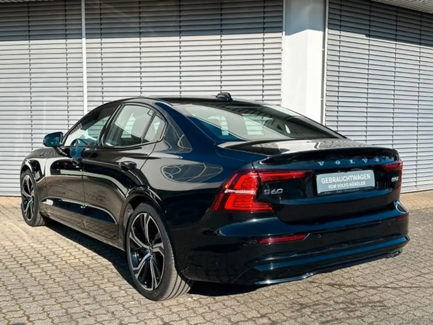 Volvo S60 B5 Ultimate Dark AWD*SD*LED* Schwarz - 2