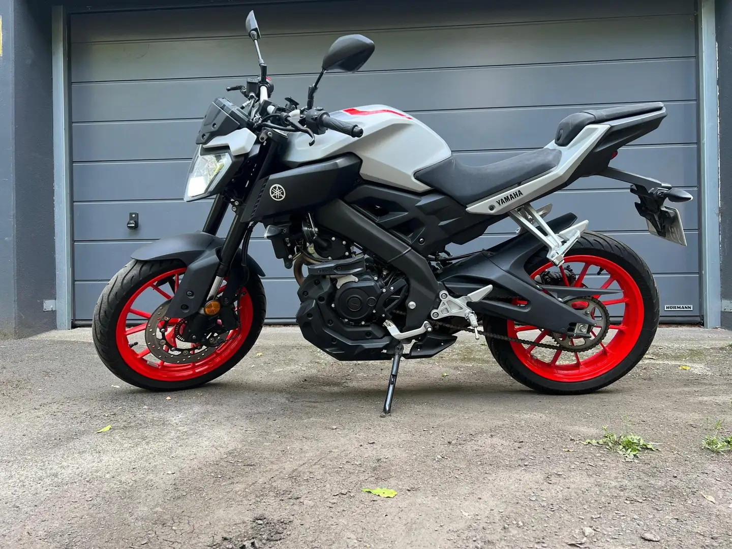 Yamaha MT-125 Schwarz - 1