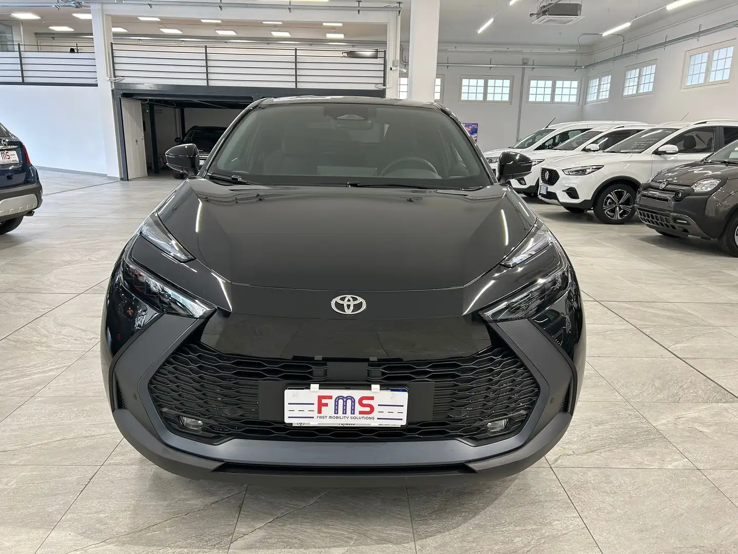 Toyota C-HR 1.8 hv Active fwd e-cvt Bílá - 2