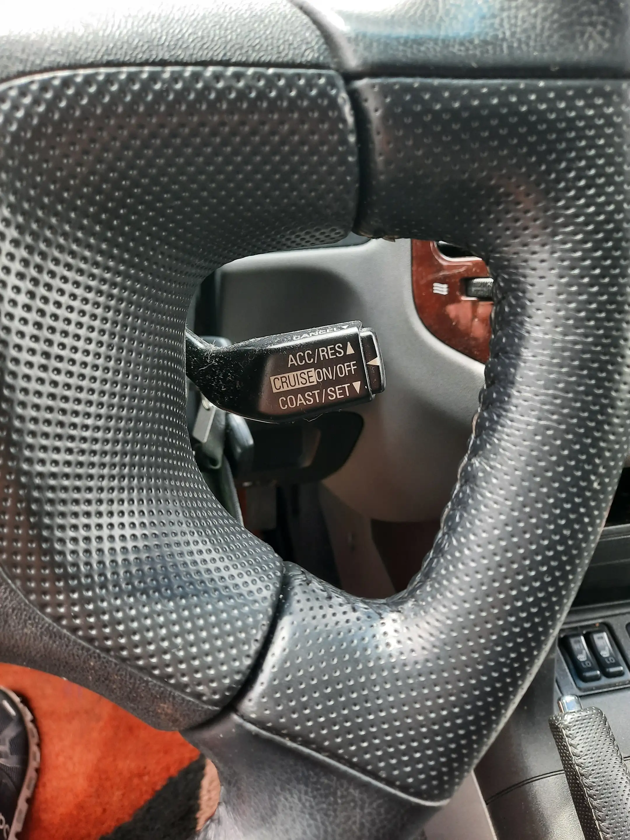Mitsubishi Pajero — photo 8