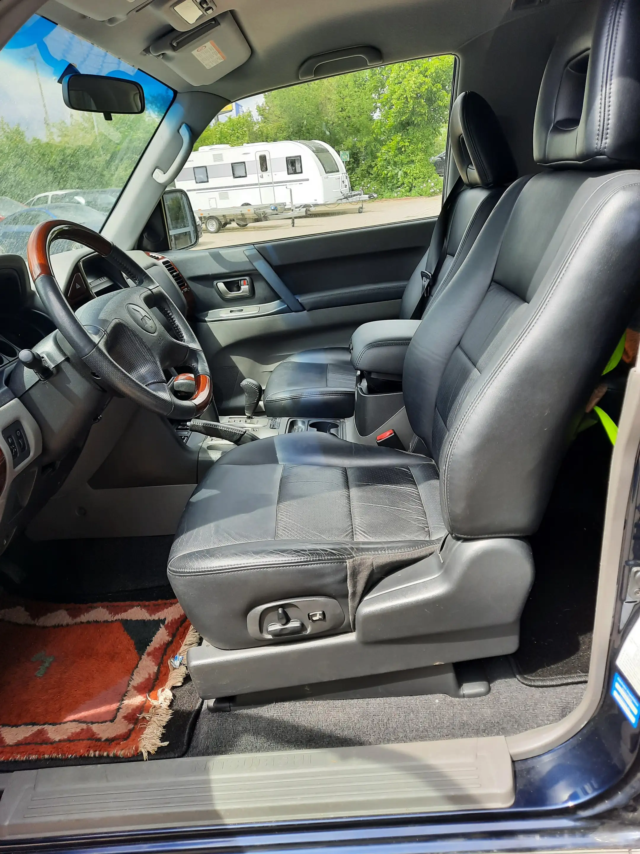Mitsubishi Pajero — photo 11
