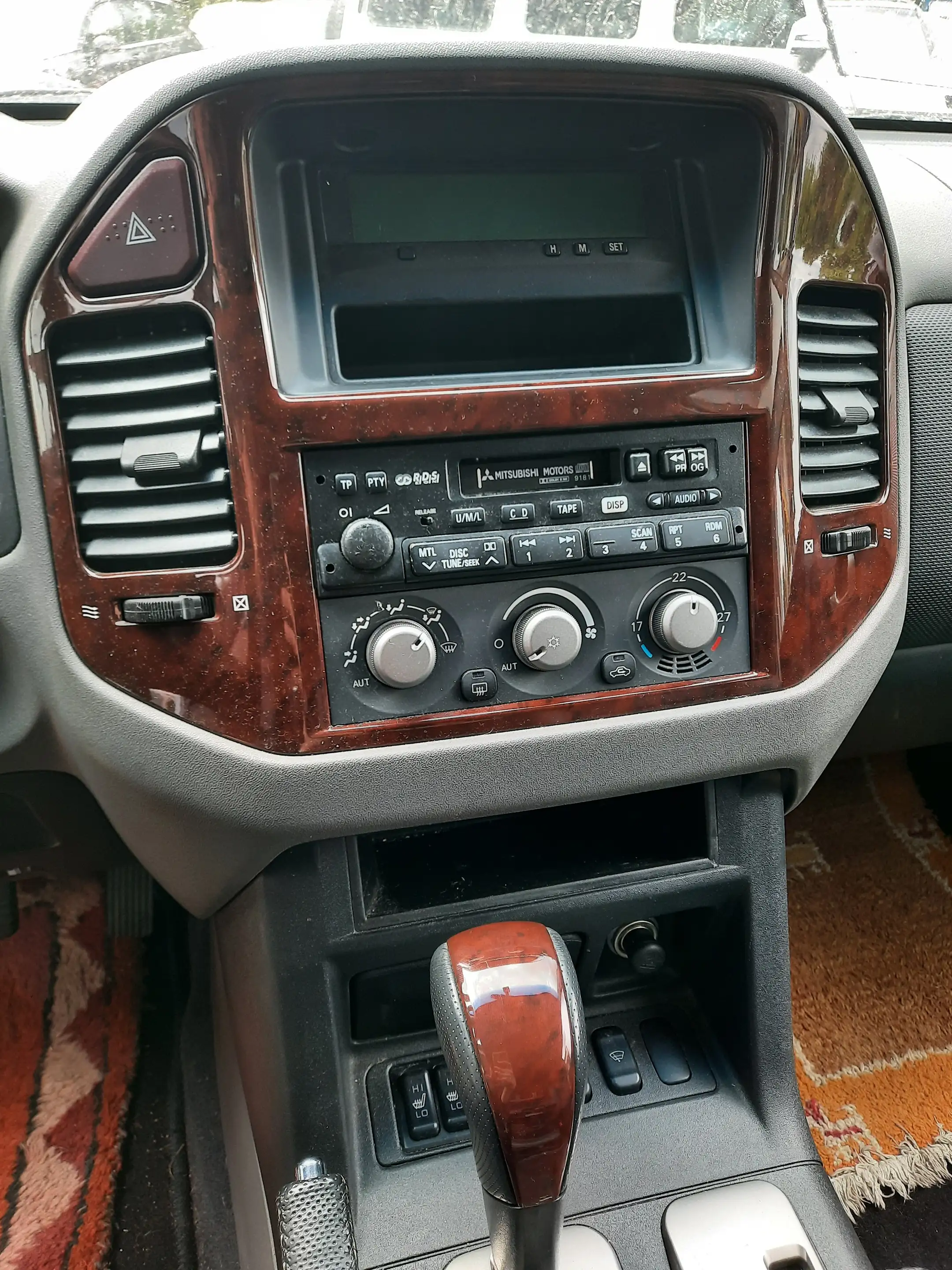 Mitsubishi Pajero — photo 6