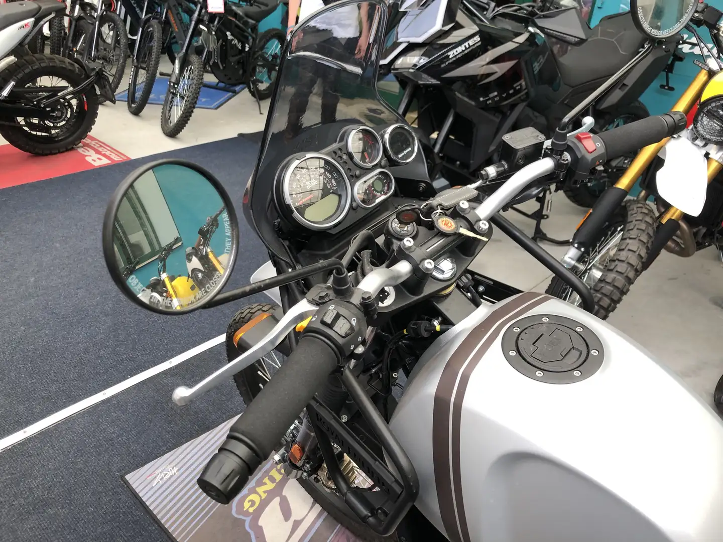 Royal Enfield Himalayan 411 Himalayan - 2