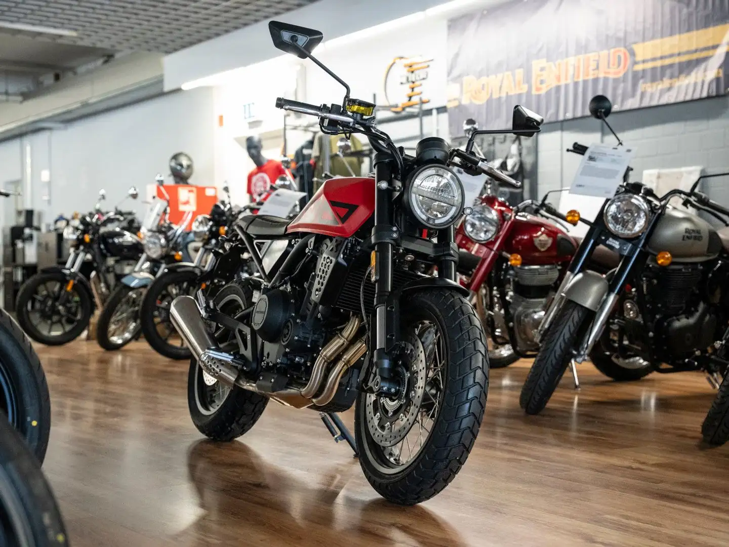 Brixton Crossfire 500 X ABS, sofort lieferbar, Euro 5+ Rouge - 2