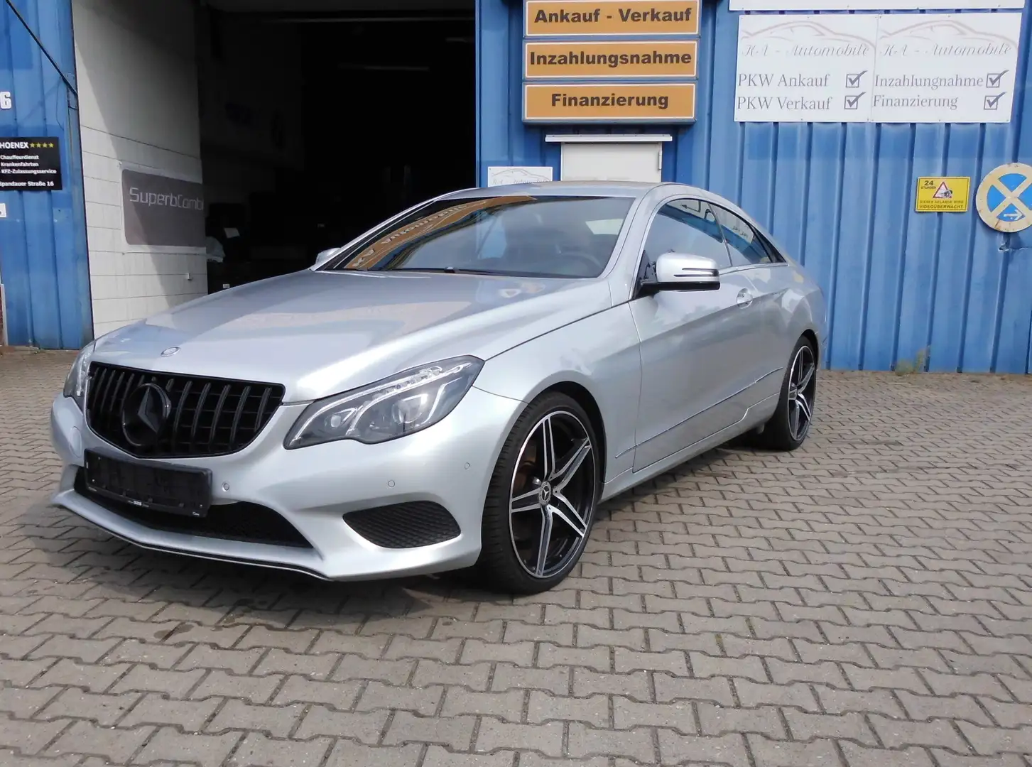 Mercedes-Benz E 200 E-Klasse Coupe Coupe 7G-TRONIC Silber - 1