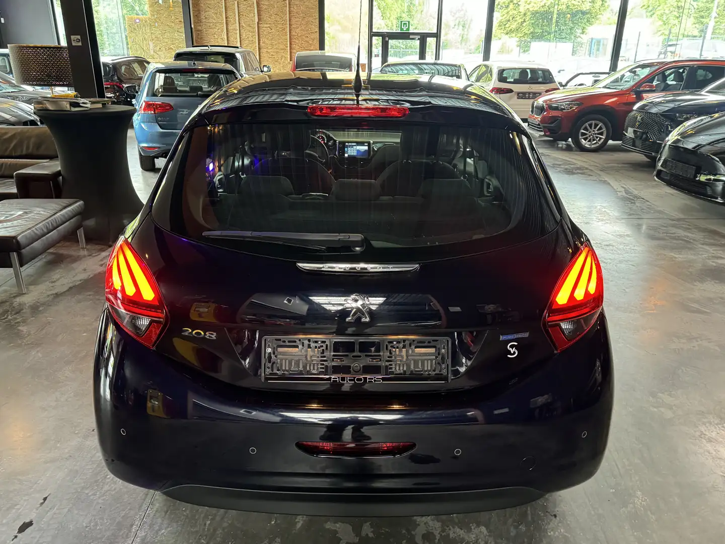 Peugeot 208 1.2i - A/C - MEDIA/TEL - NAVI - 5 PORTES - MANUEL Zwart - 2