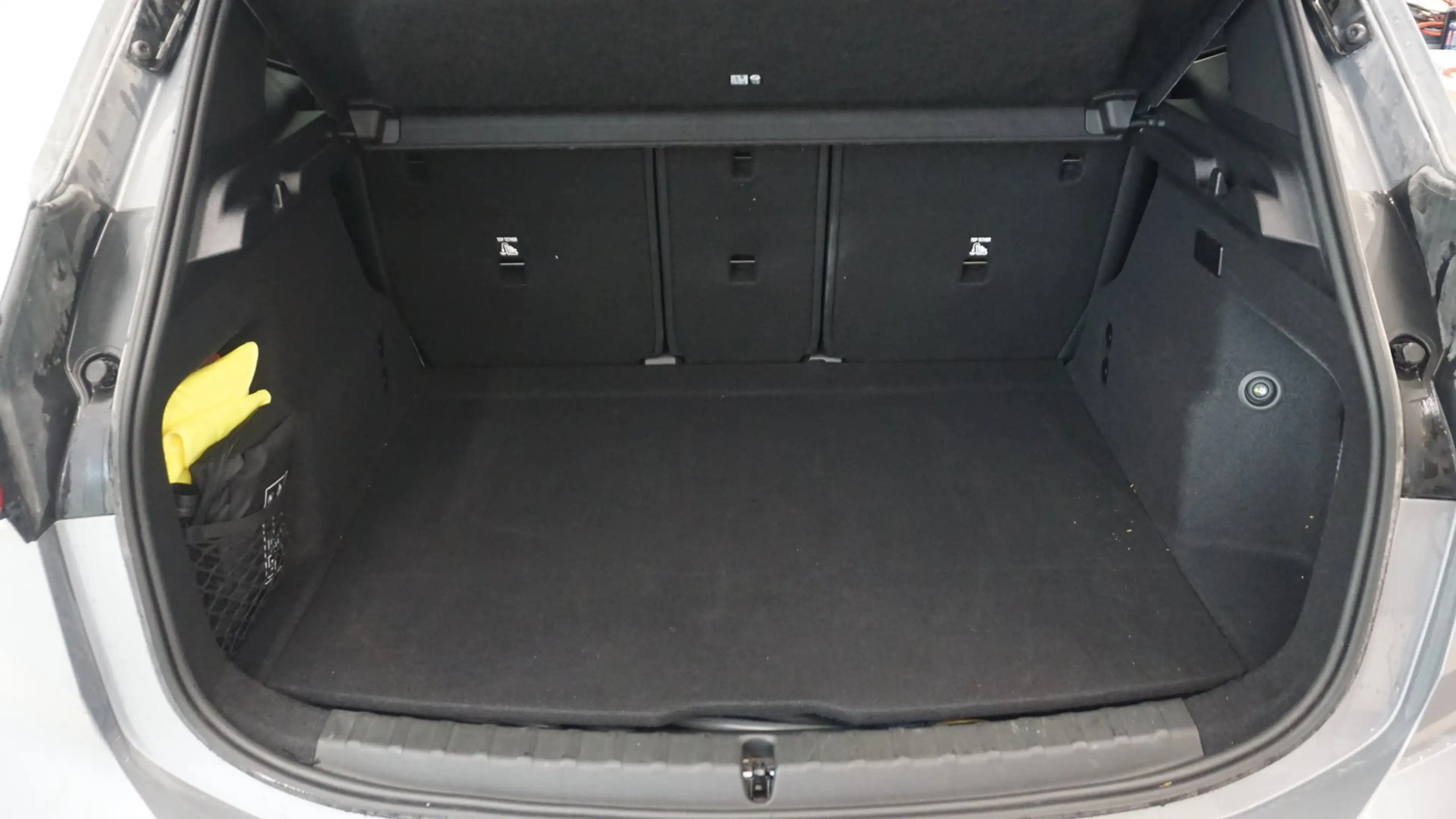 BMW 225 e xDrive — photo 13