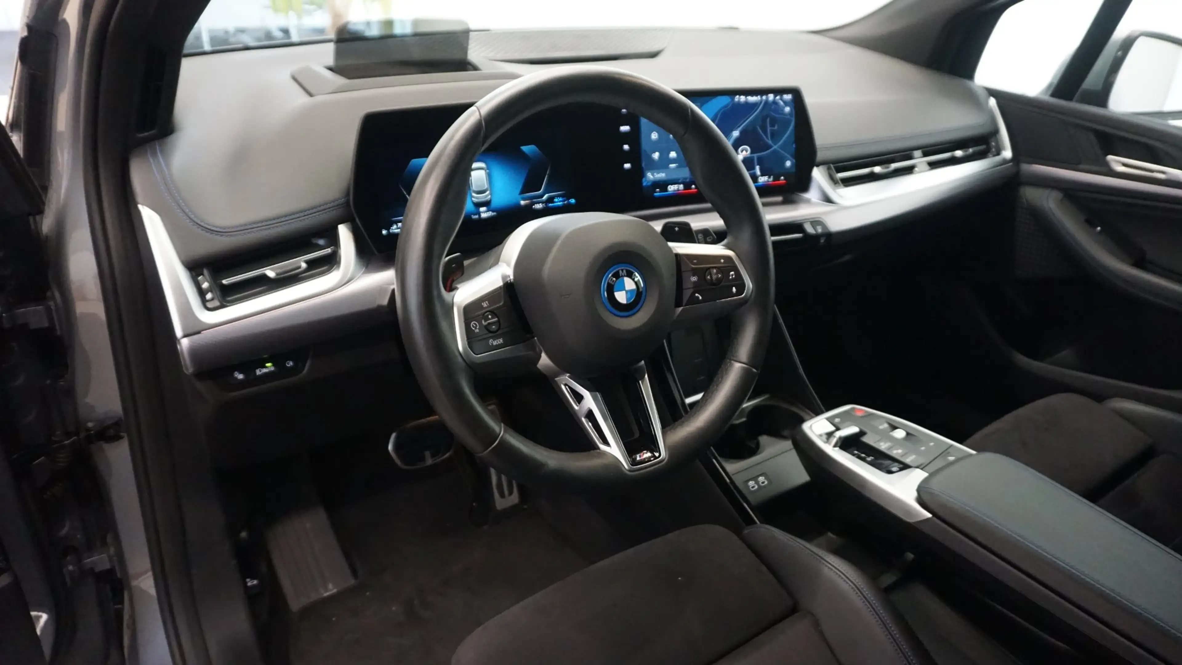 BMW 225 e xDrive — photo 4