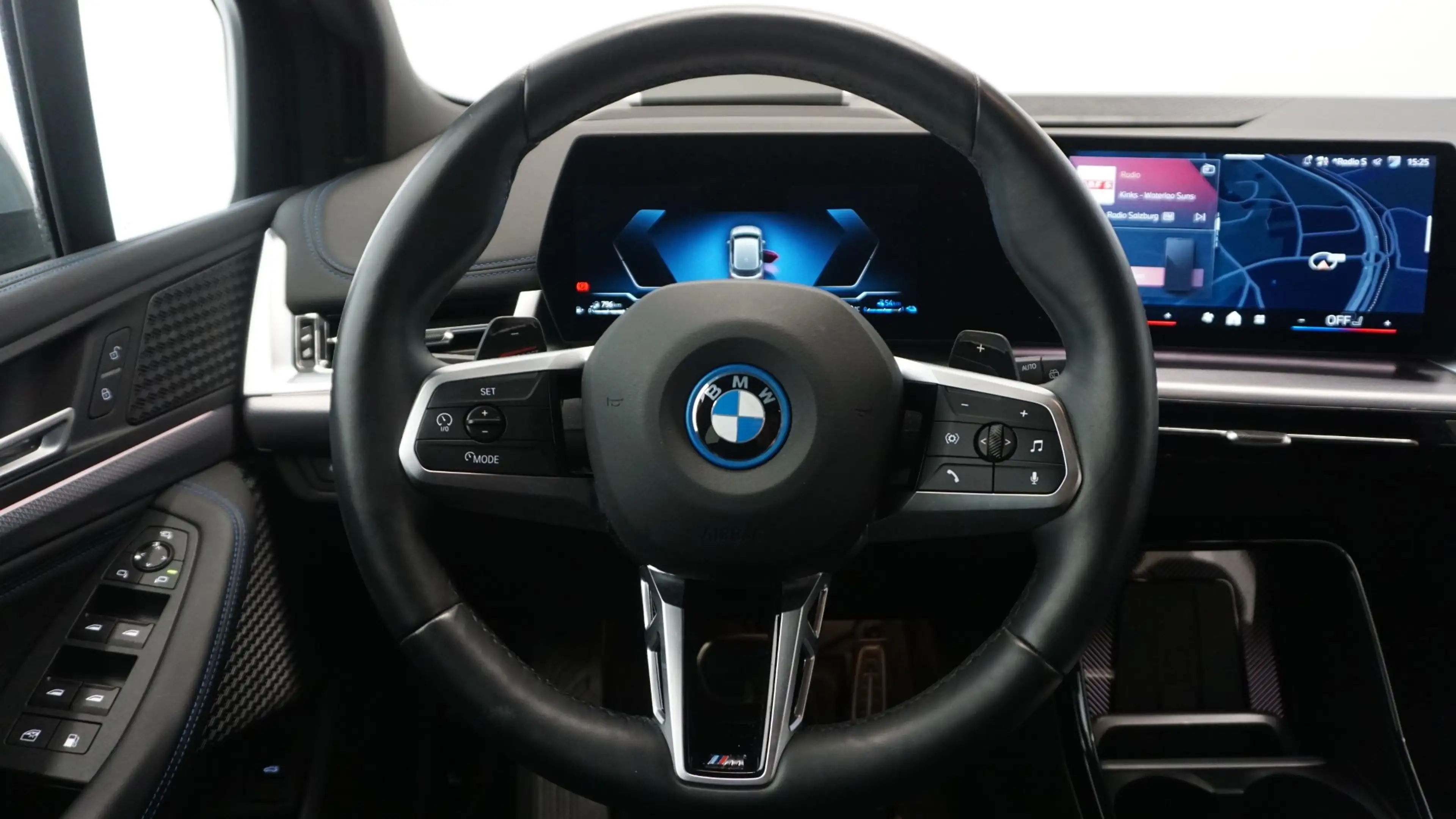 BMW 225 e xDrive — photo 10