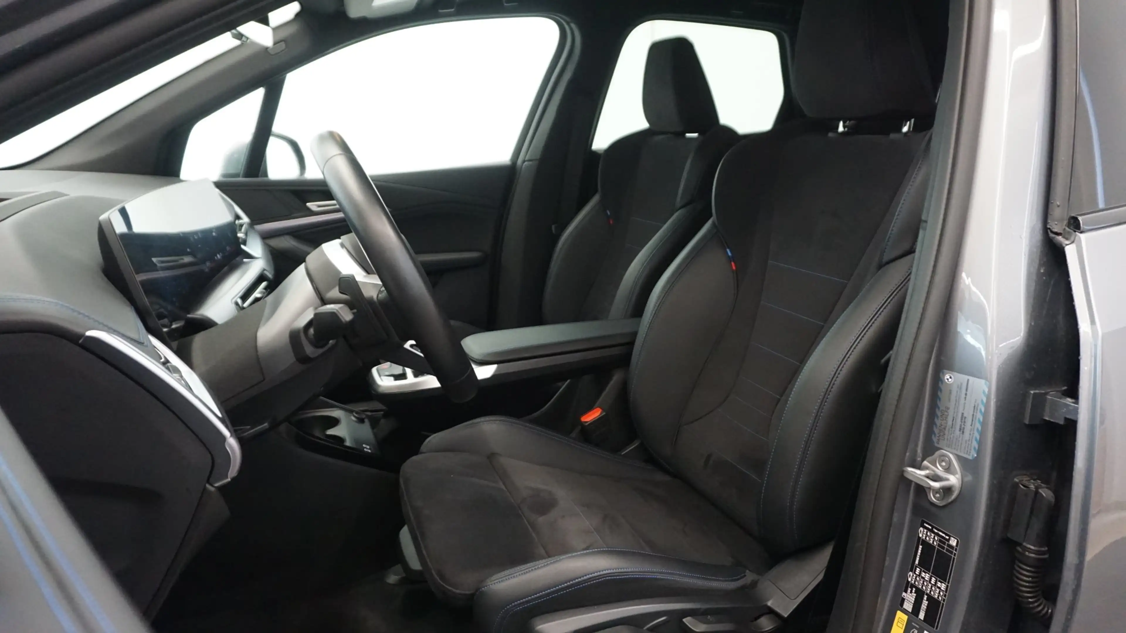 BMW 225 e xDrive — photo 5