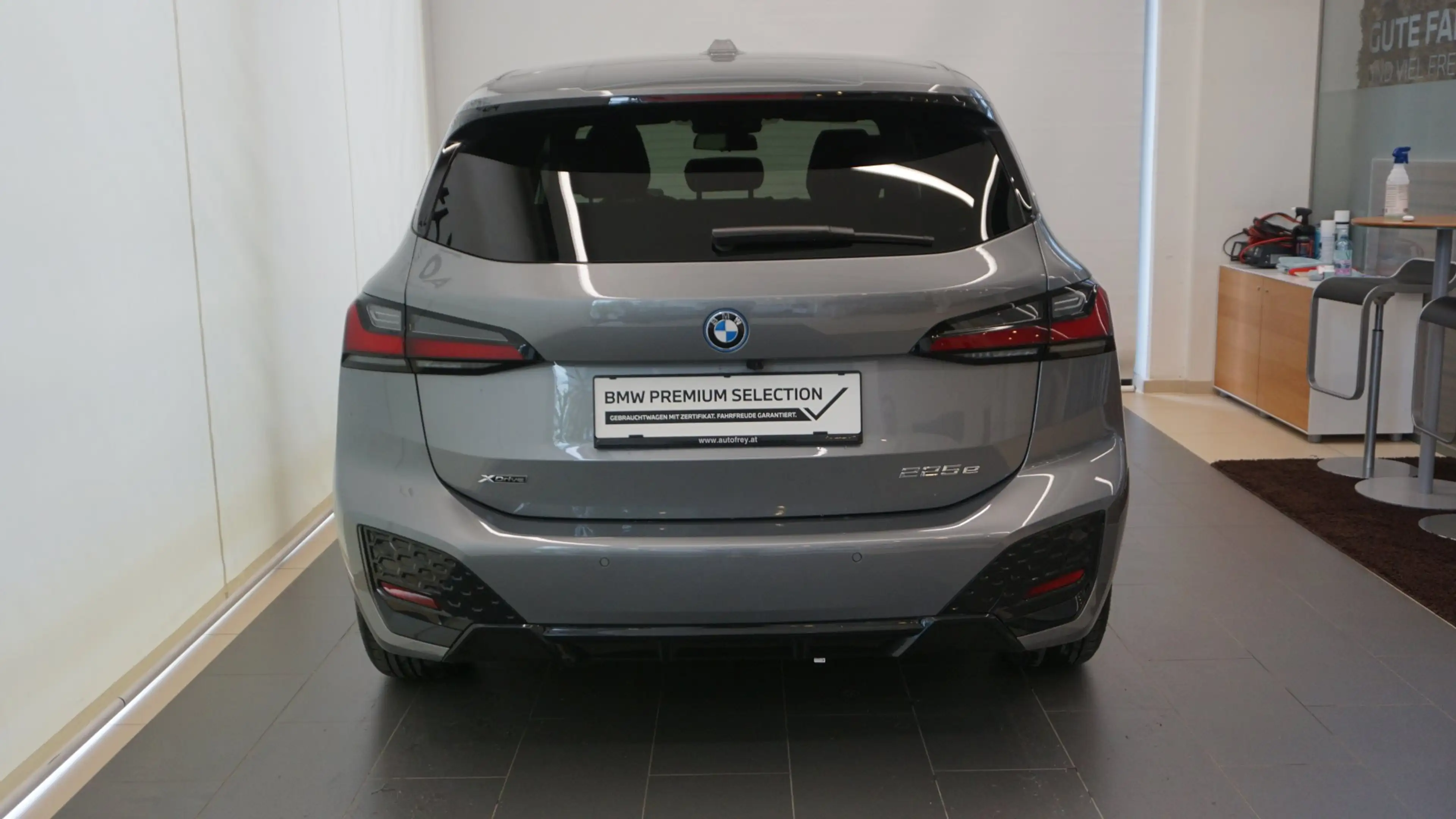 BMW 225 e xDrive — photo 11