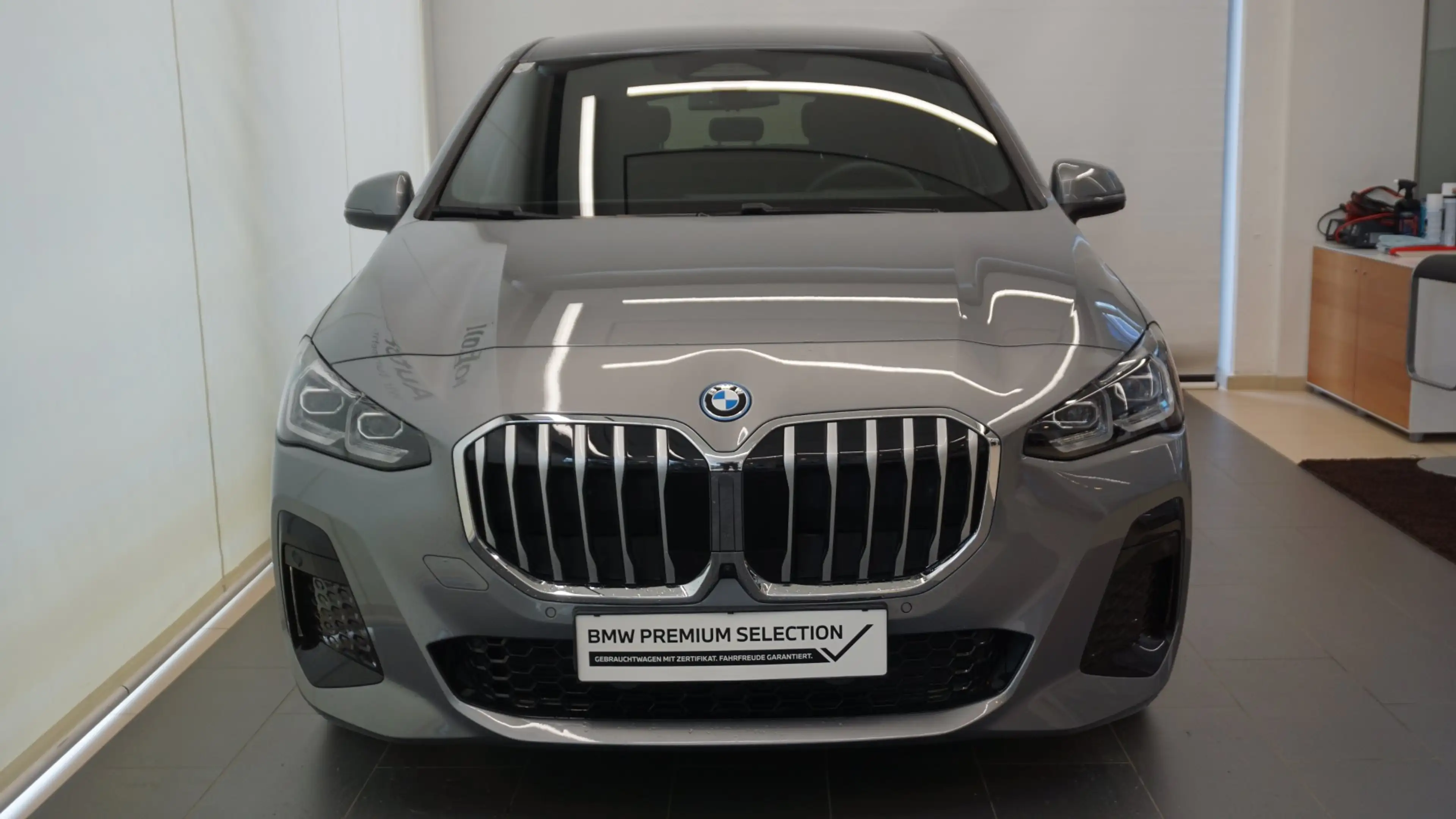 BMW 225 e xDrive — photo 2