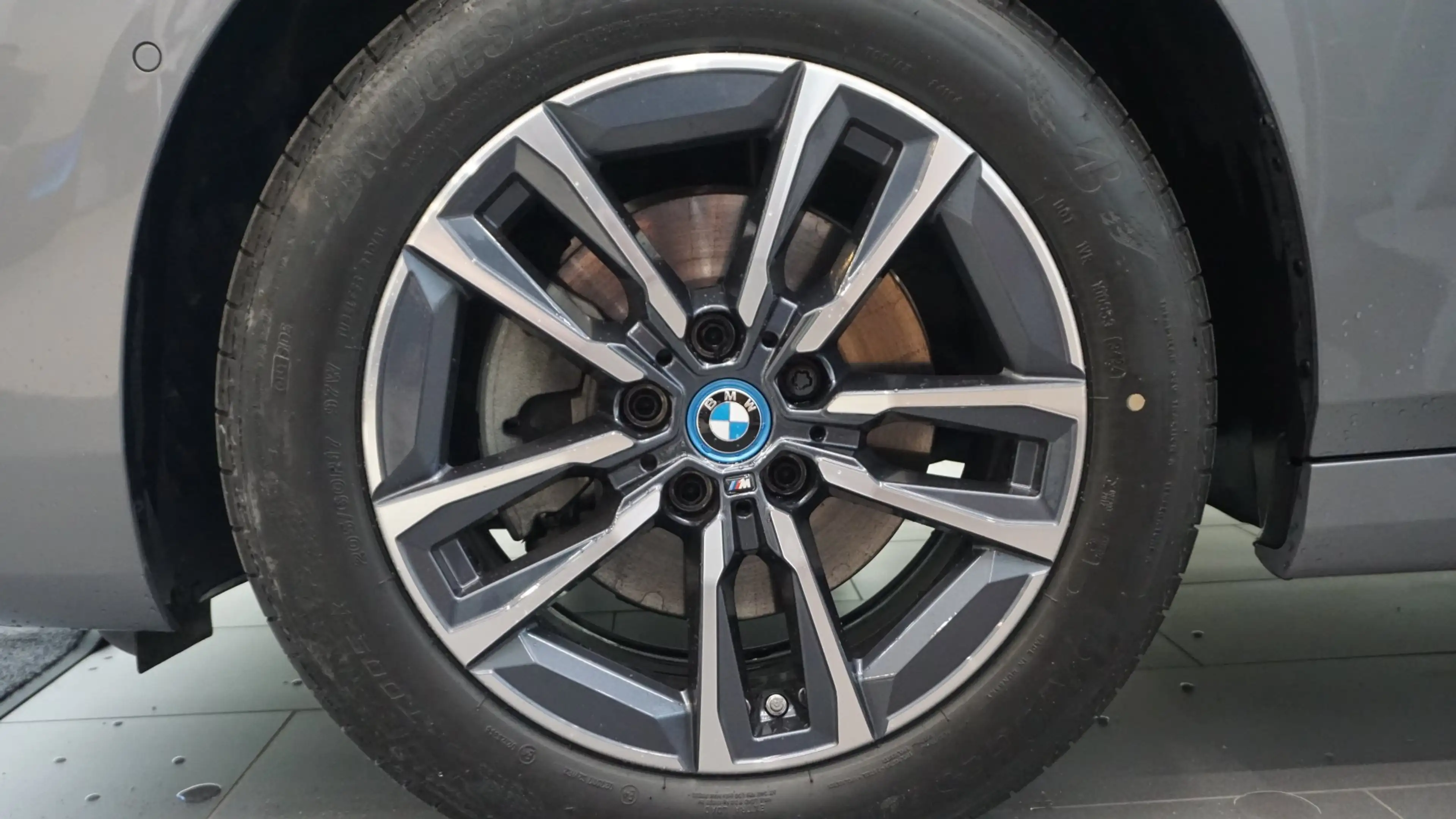 BMW 225 e xDrive — photo 3