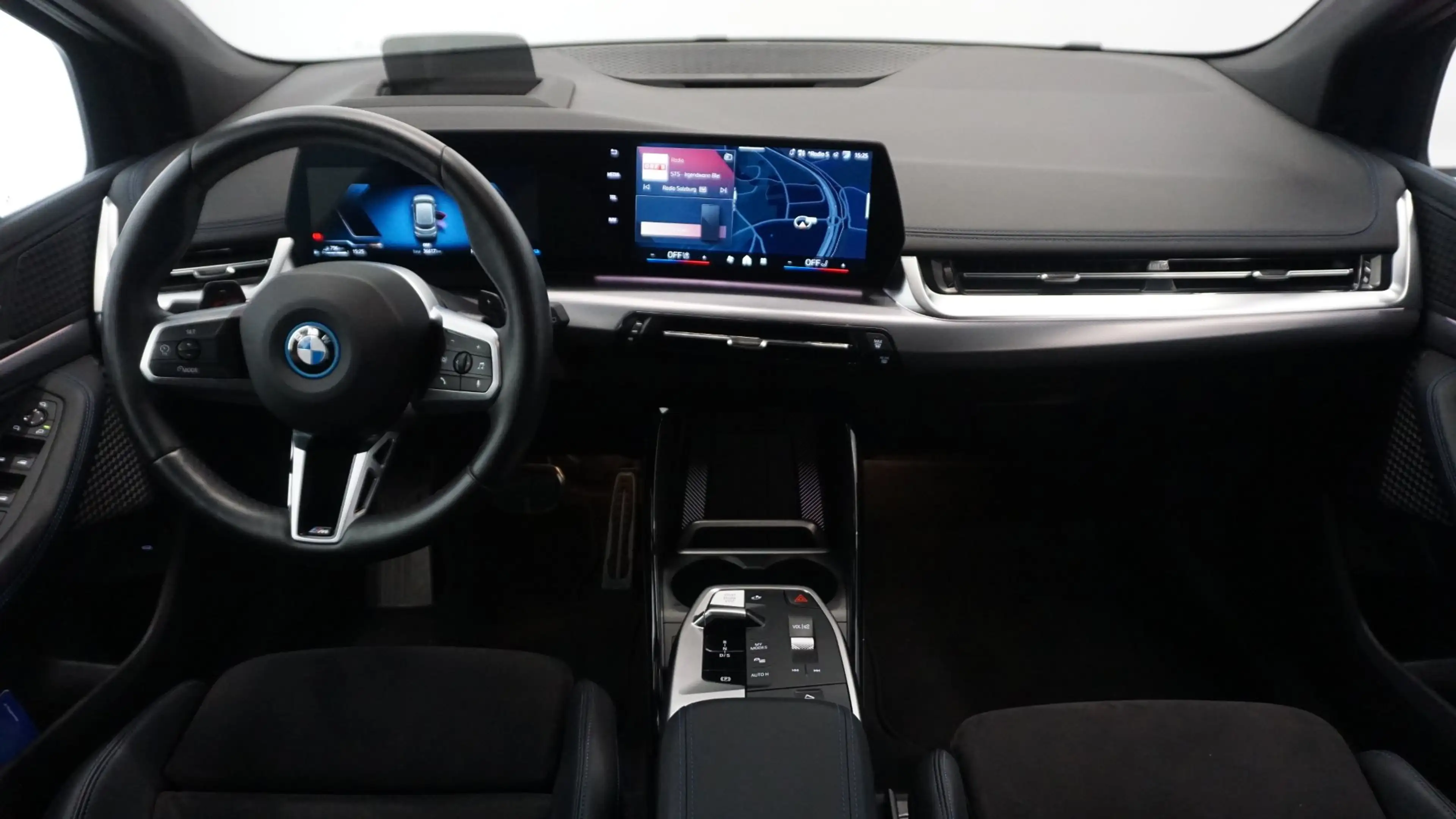 BMW 225 e xDrive — photo 7