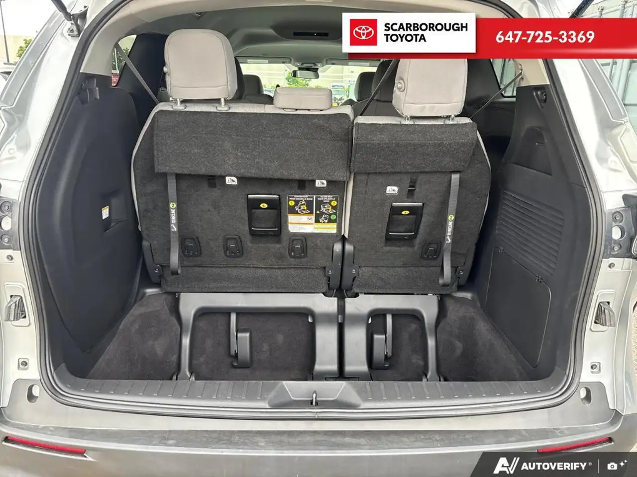 Toyota Sienna снимка Toyota Sienna