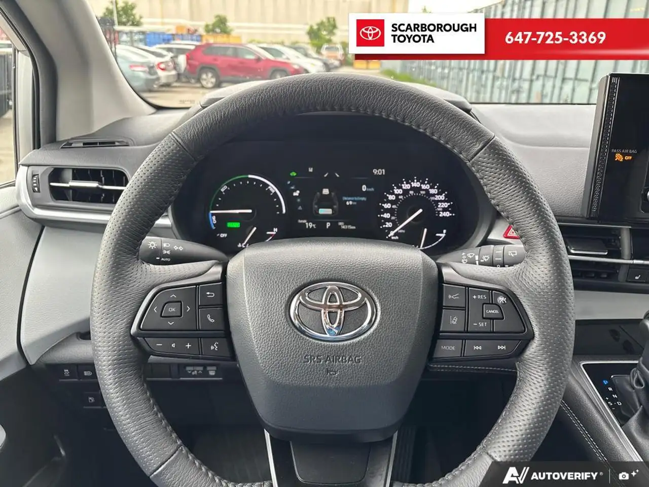 Toyota Sienna снимка Toyota Sienna