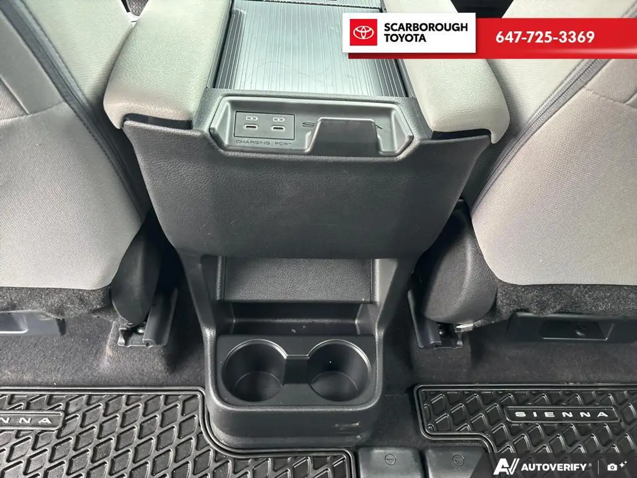 Toyota Sienna снимка Toyota Sienna