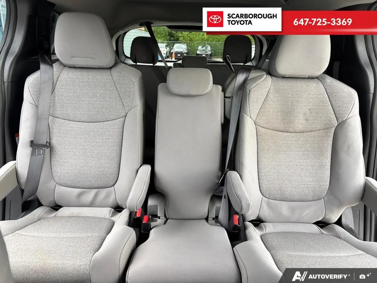 Toyota Sienna снимка Toyota Sienna