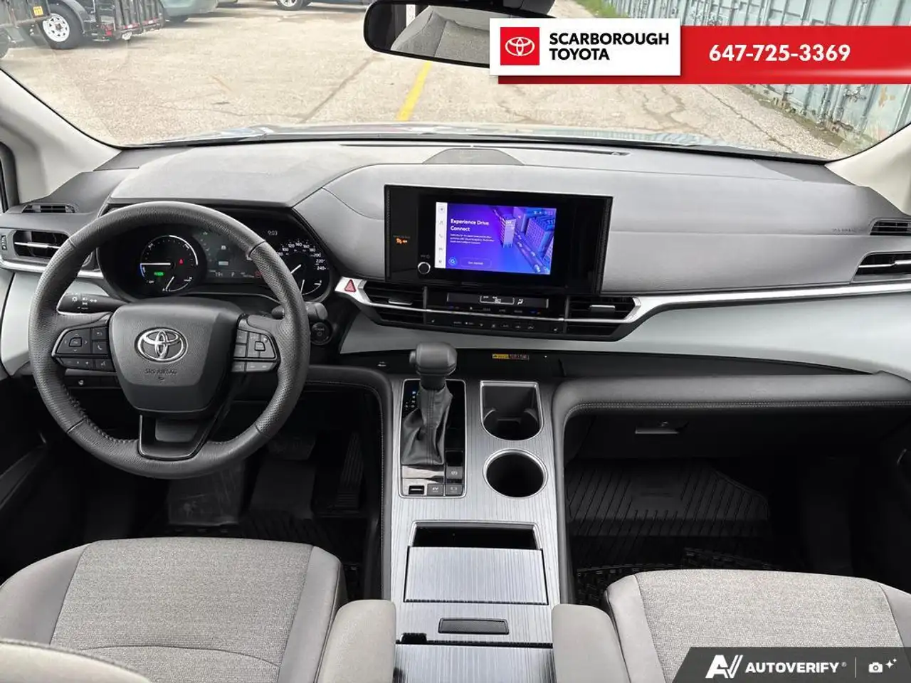 Toyota Sienna снимка Toyota Sienna