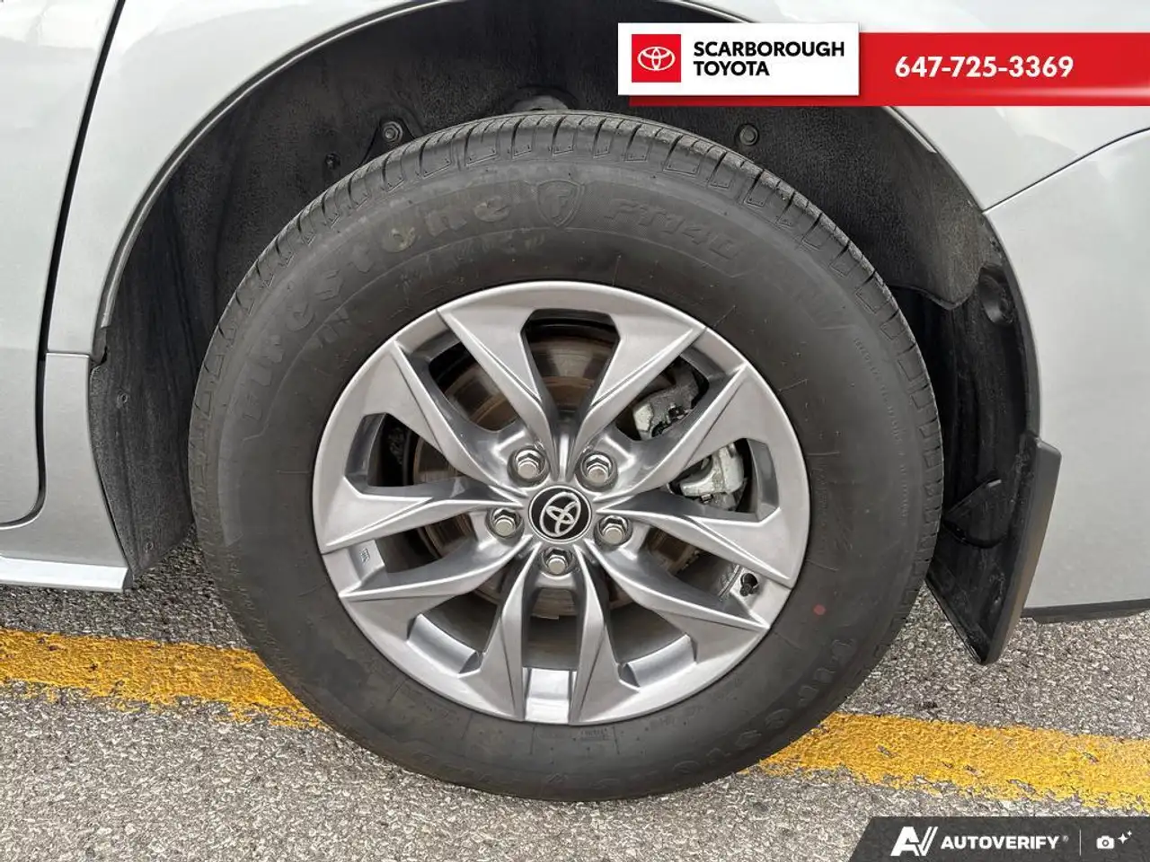 Toyota Sienna снимка Toyota Sienna