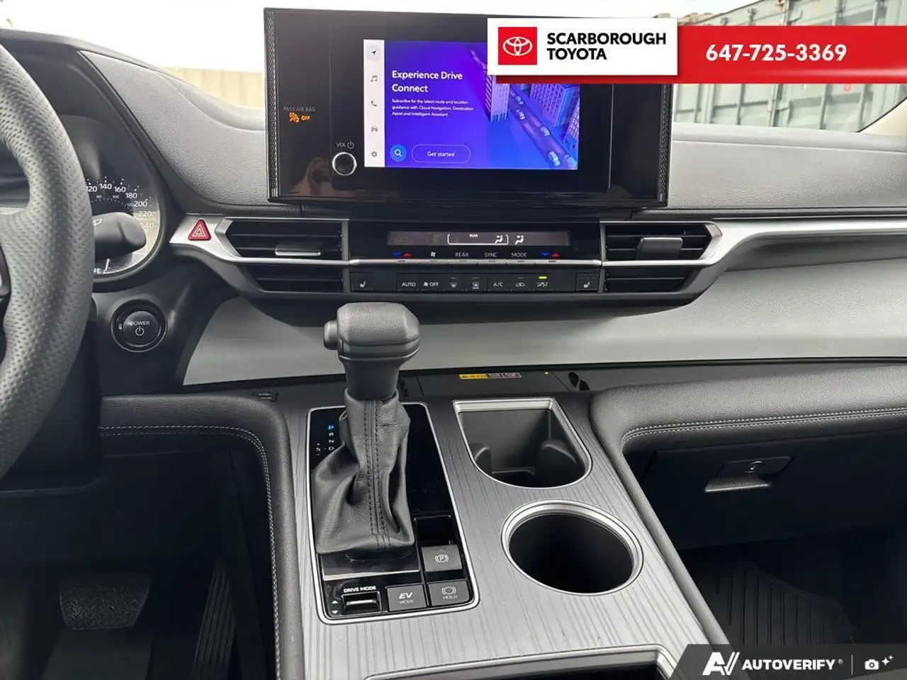 Toyota Sienna снимка Toyota Sienna