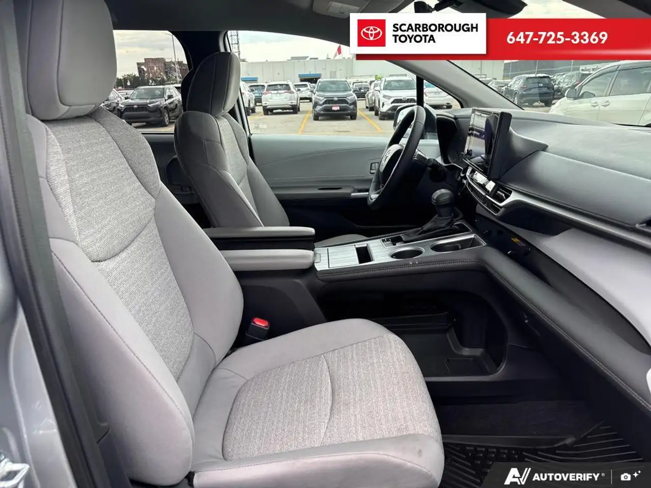 Toyota Sienna снимка Toyota Sienna
