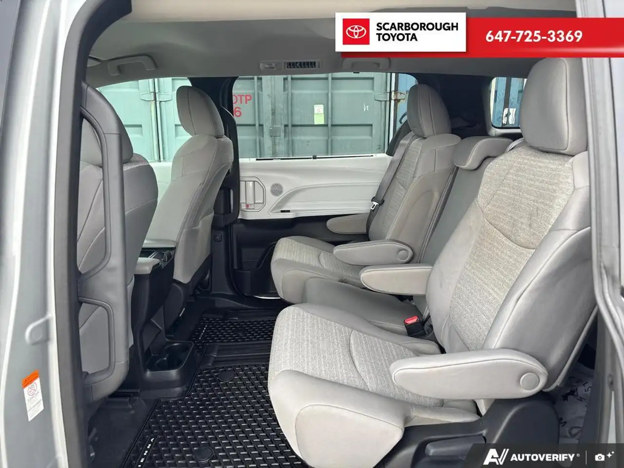Toyota Sienna снимка Toyota Sienna