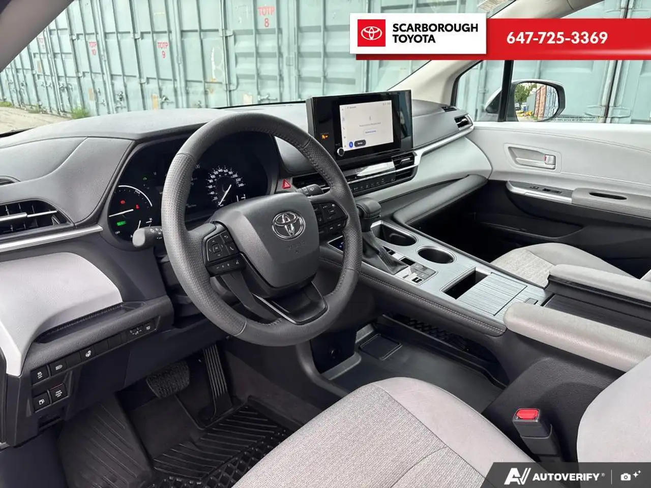 Toyota Sienna снимка Toyota Sienna