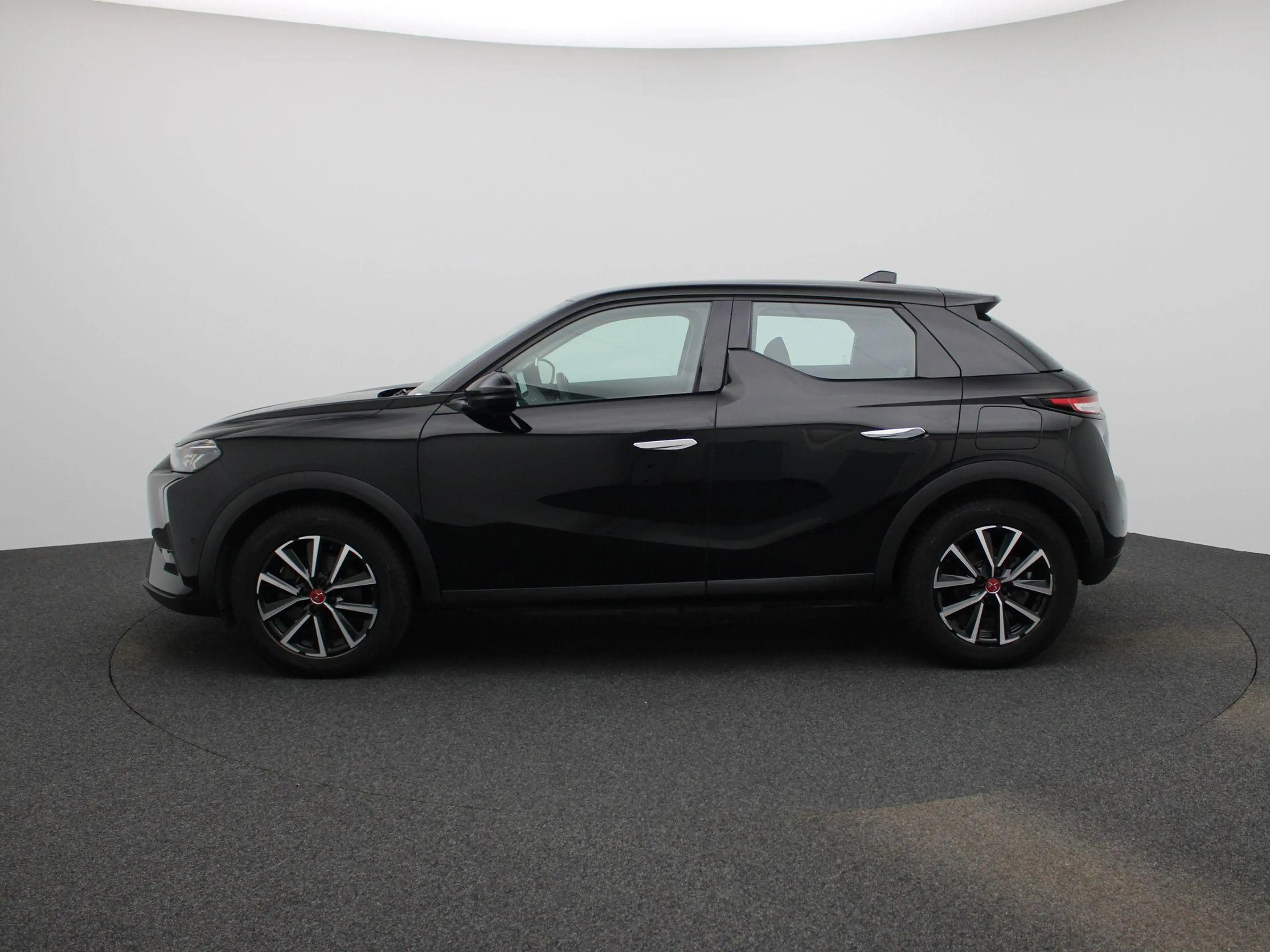 DS Automobiles DS 3 E-Tense PERFORMANCE Line | Parkeer camera | Apple — photo 4