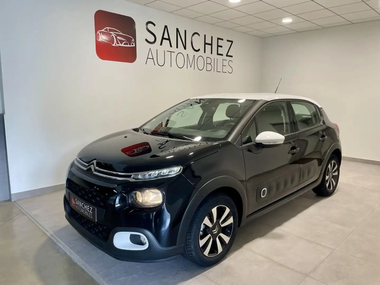 Citroen C3 III 1.2 PURETECH 110 SHINE Negro - 1