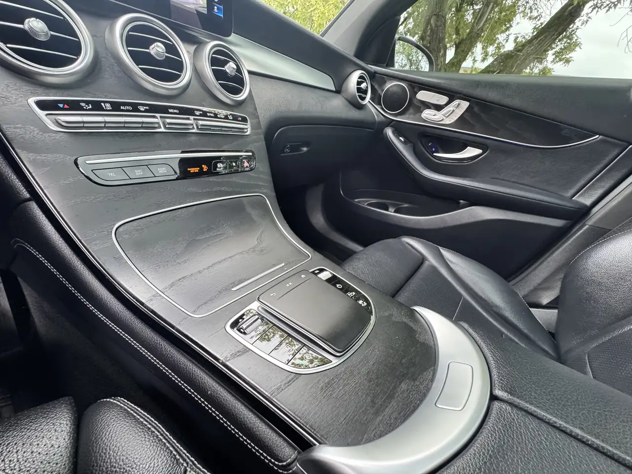 Mercedes-Benz GLC снимка Mercedes-Benz GLC