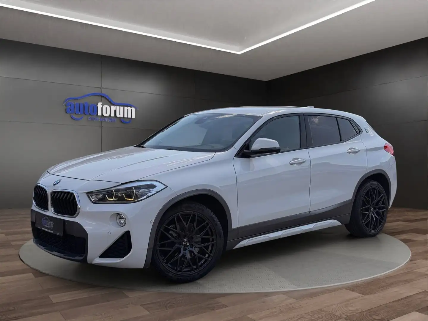 BMW X2 sDrive 18 d M SPORT X°AHK°AUTOMTK°NAVI°KAMER° Wit - 1