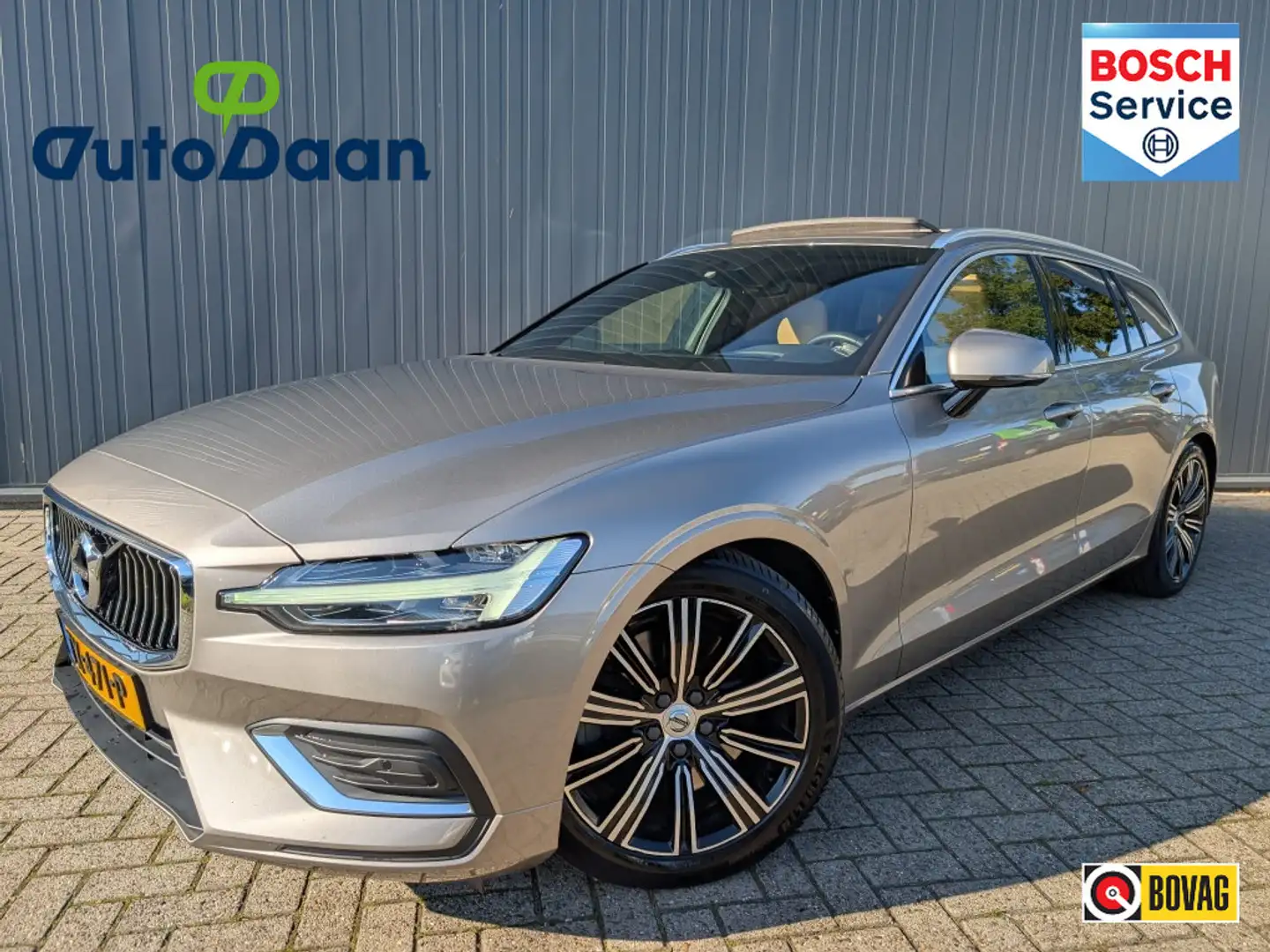 Volvo V60 2.0 T5 Inscription | Panorama dak | Head-up Grijs - 1