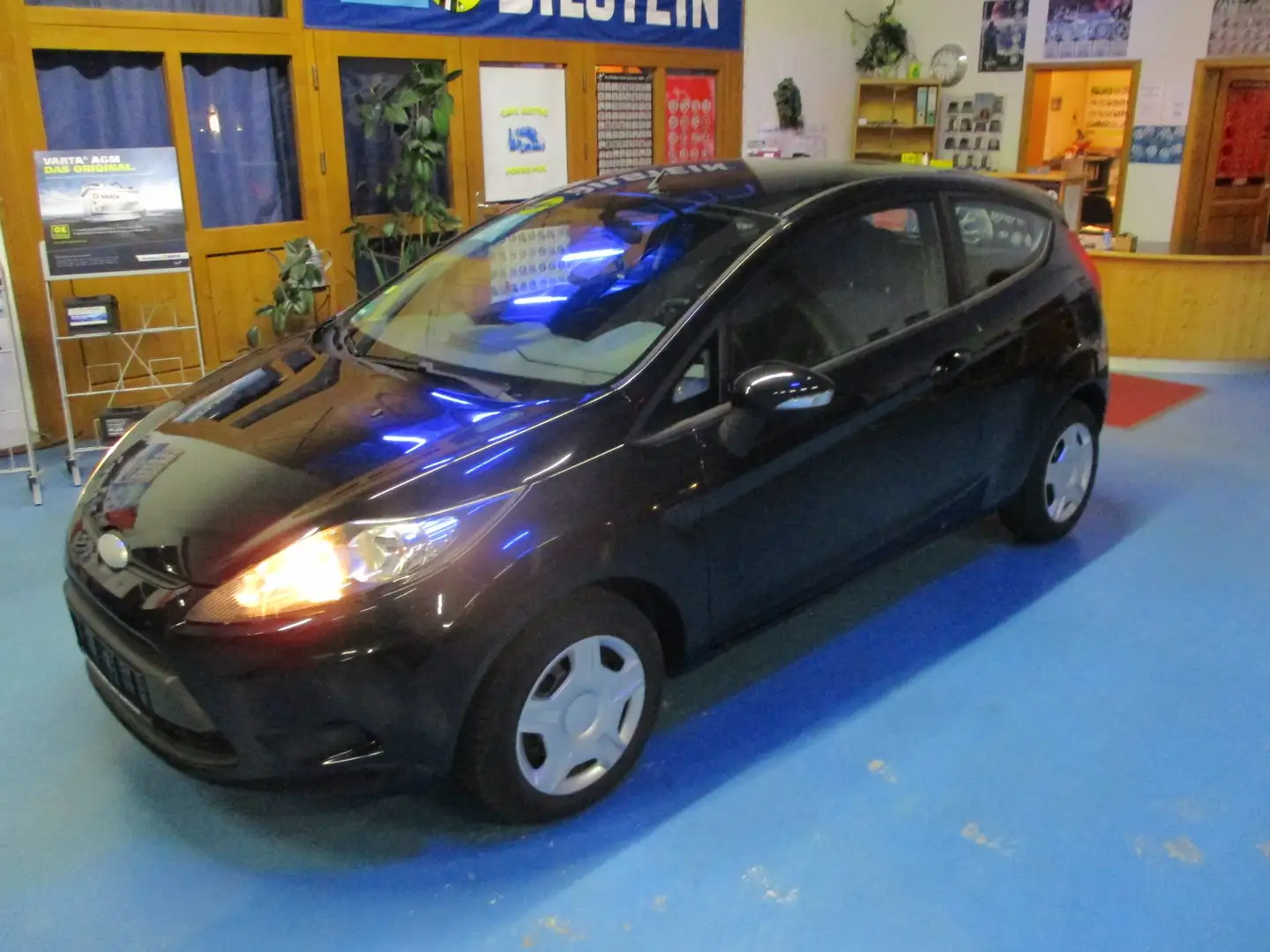 Ford Fiesta 1.25 Ambiente Negro - 2