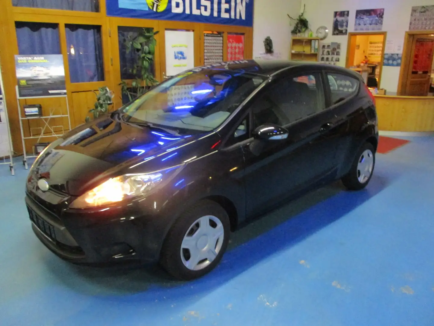 Ford Fiesta 1.25 Ambiente Negro - 1