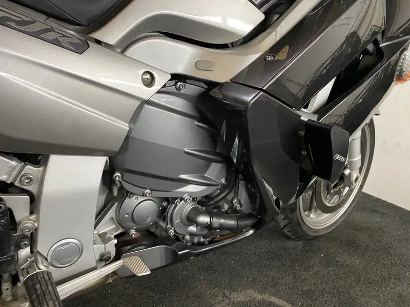 Yamaha FJR 1300 - foto 8