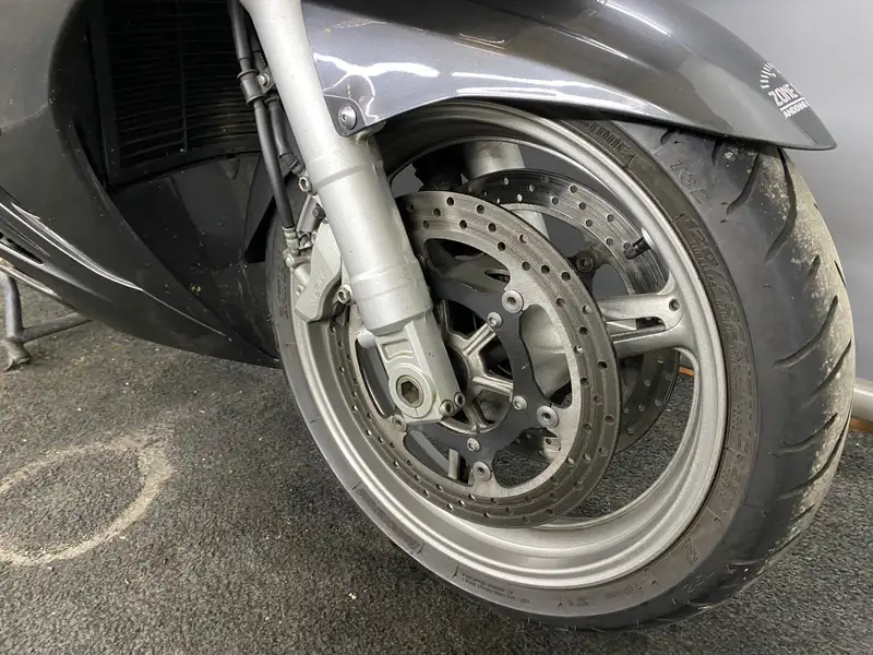 Yamaha FJR 1300 - foto 4