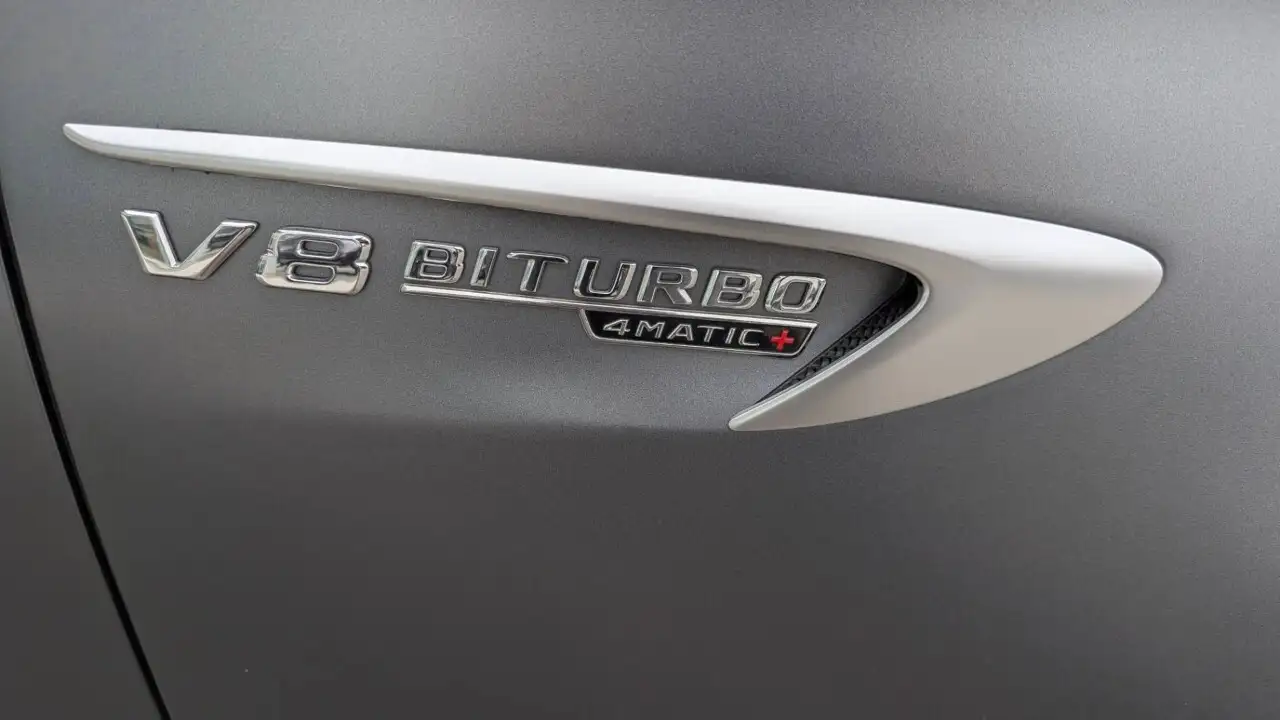 Mercedes-Benz E-Class снимка Mercedes-Benz E-Class