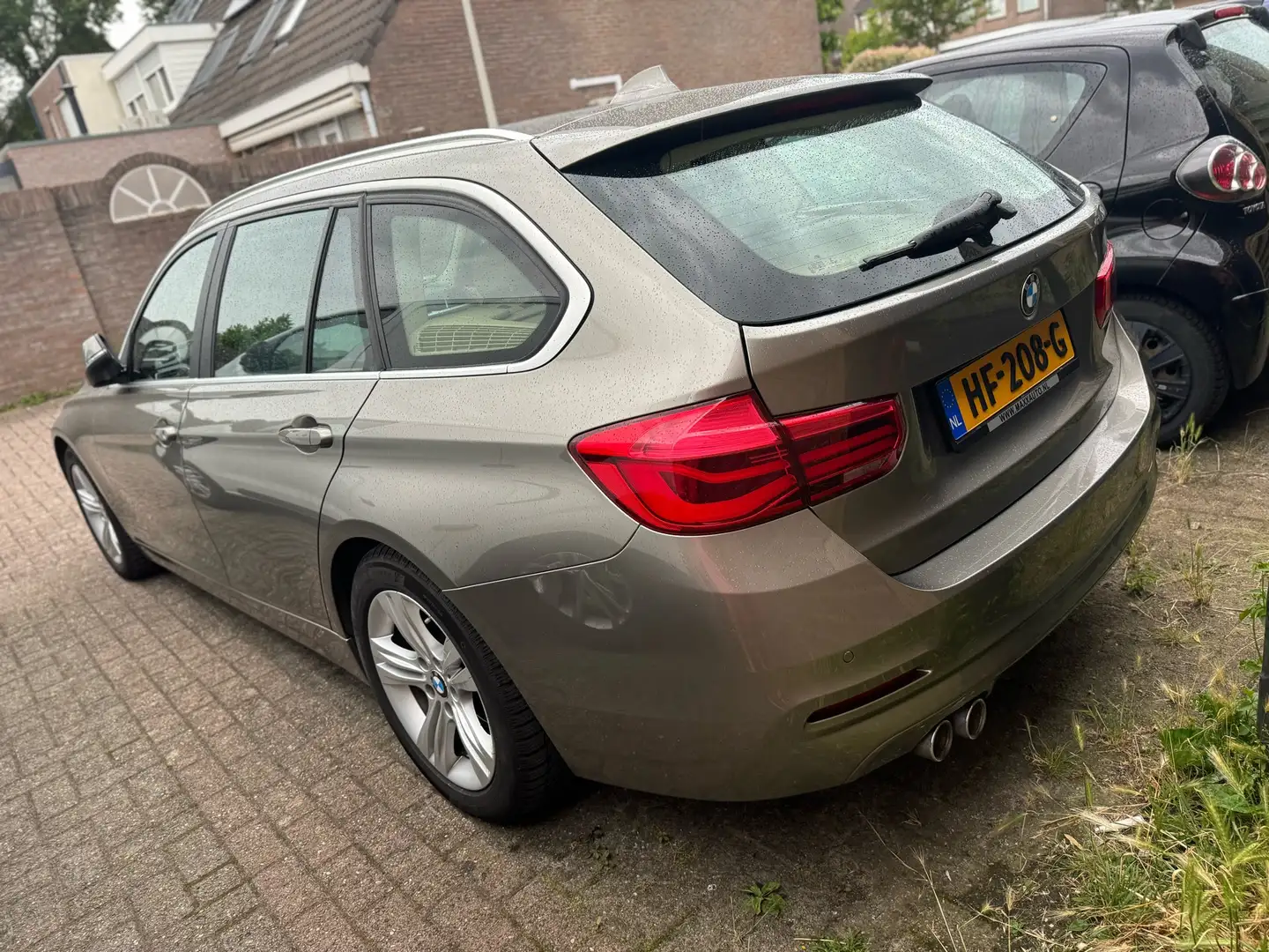 BMW 320 Nieuw APK bij BMW, 320d Touring Aut. Luxury Line Beige - 2