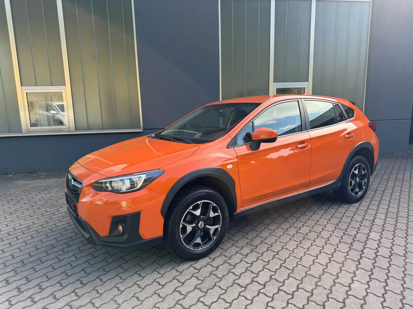 Subaru XV Trend Orange - 1