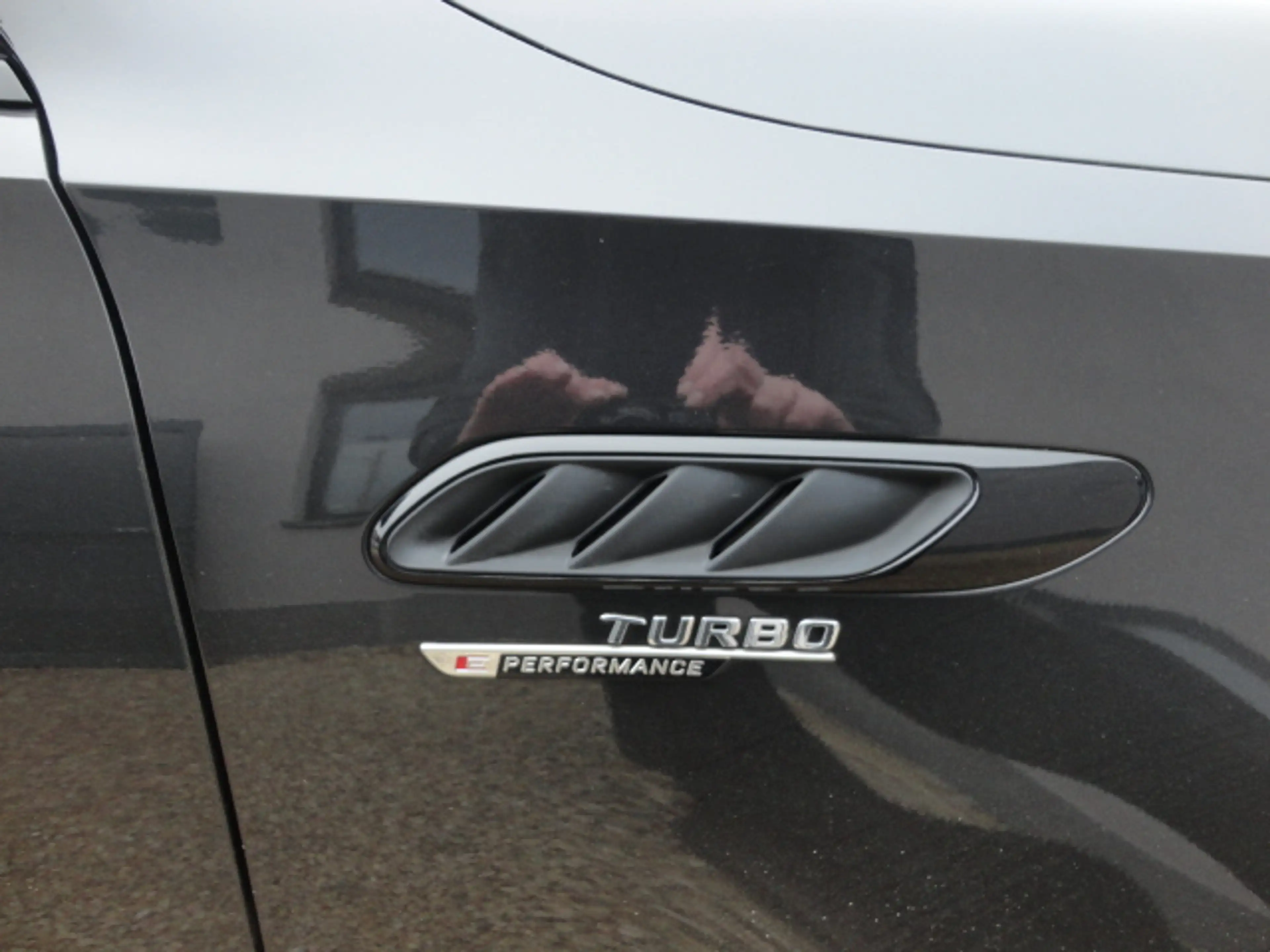 Mercedes-Benz C 63 AMG C AMG 63 S E 4-Matic PHEV Performance (500 kW) — photo 3